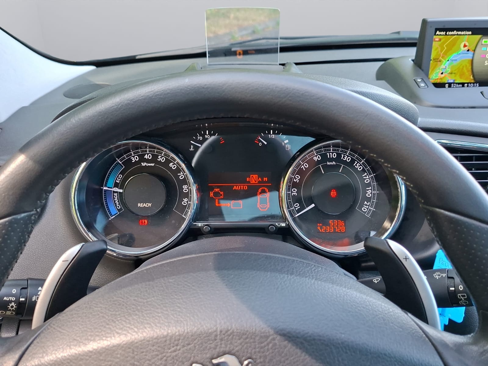 PEUGEOT 3008 HYbrid4 2.0 HDI EGS6-image-19