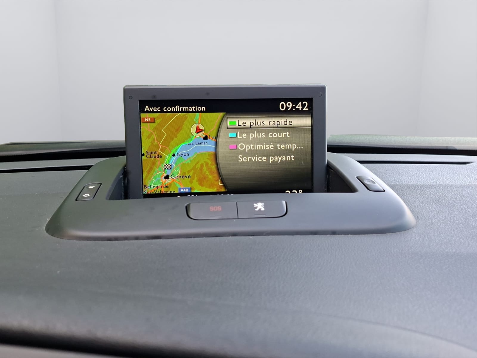 PEUGEOT 3008 HYbrid4 2.0 HDI EGS6-image-16