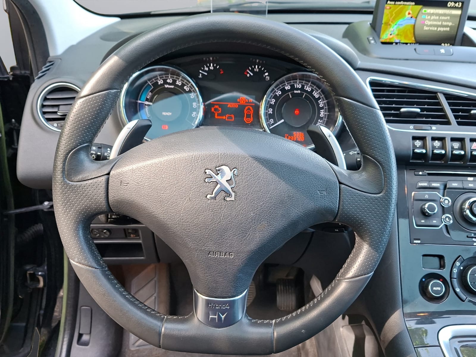 PEUGEOT 3008 HYbrid4 2.0 HDI EGS6-image-14