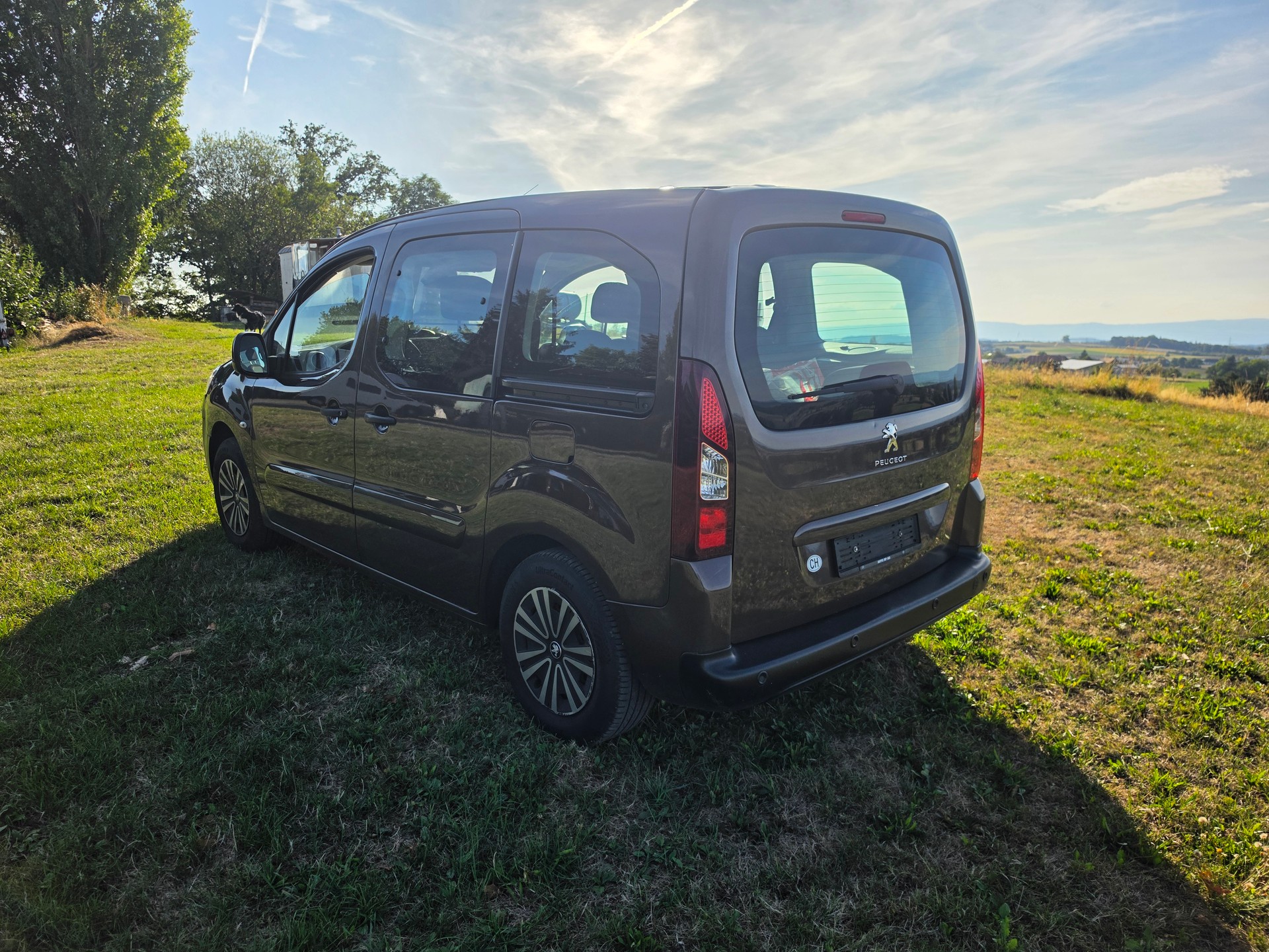 PEUGEOT Partner 1.6 e-HDI Active EGS6-image-2