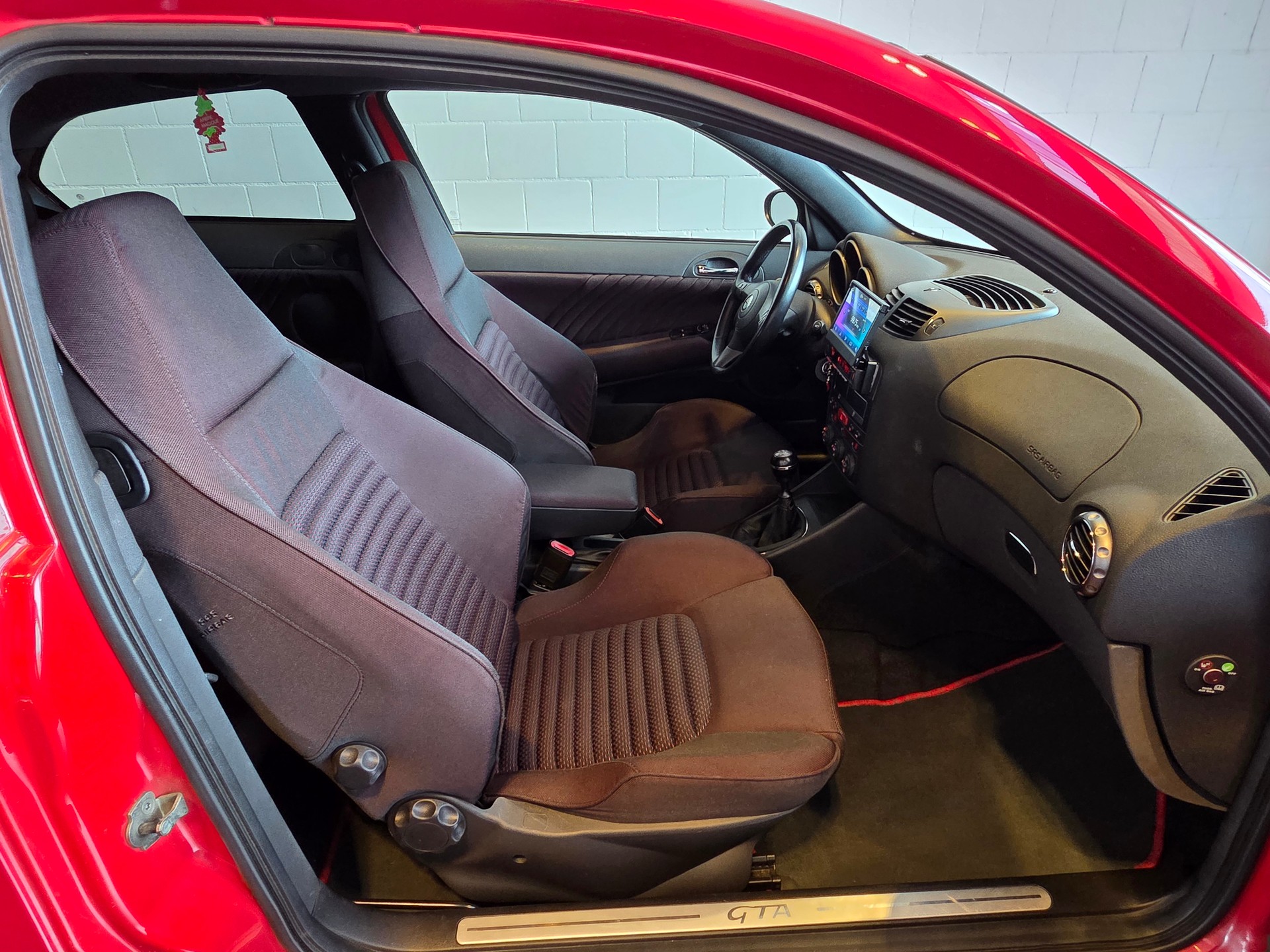 ALFA ROMEO 147 3.2 GTA-image-13