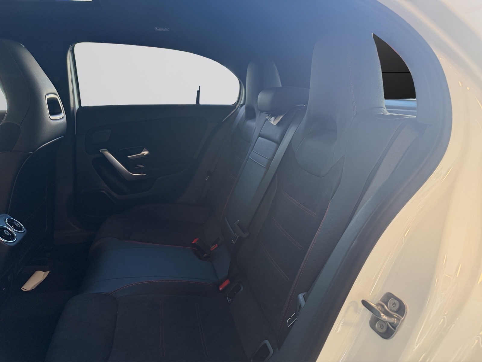 MERCEDES-BENZ A 250 4Matic 8G-DCT-image-10