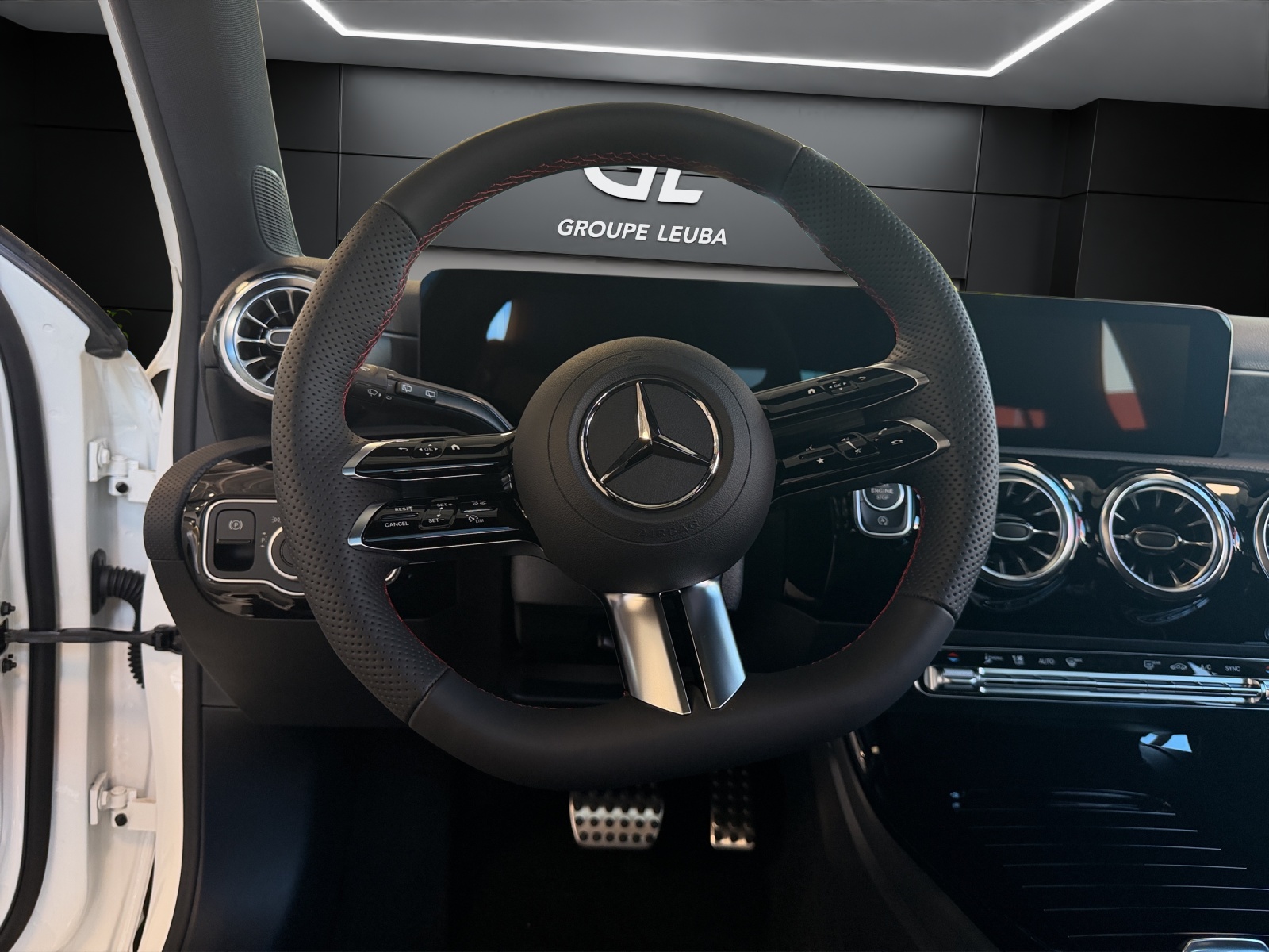 MERCEDES-BENZ A 250 4Matic 8G-DCT-image-13