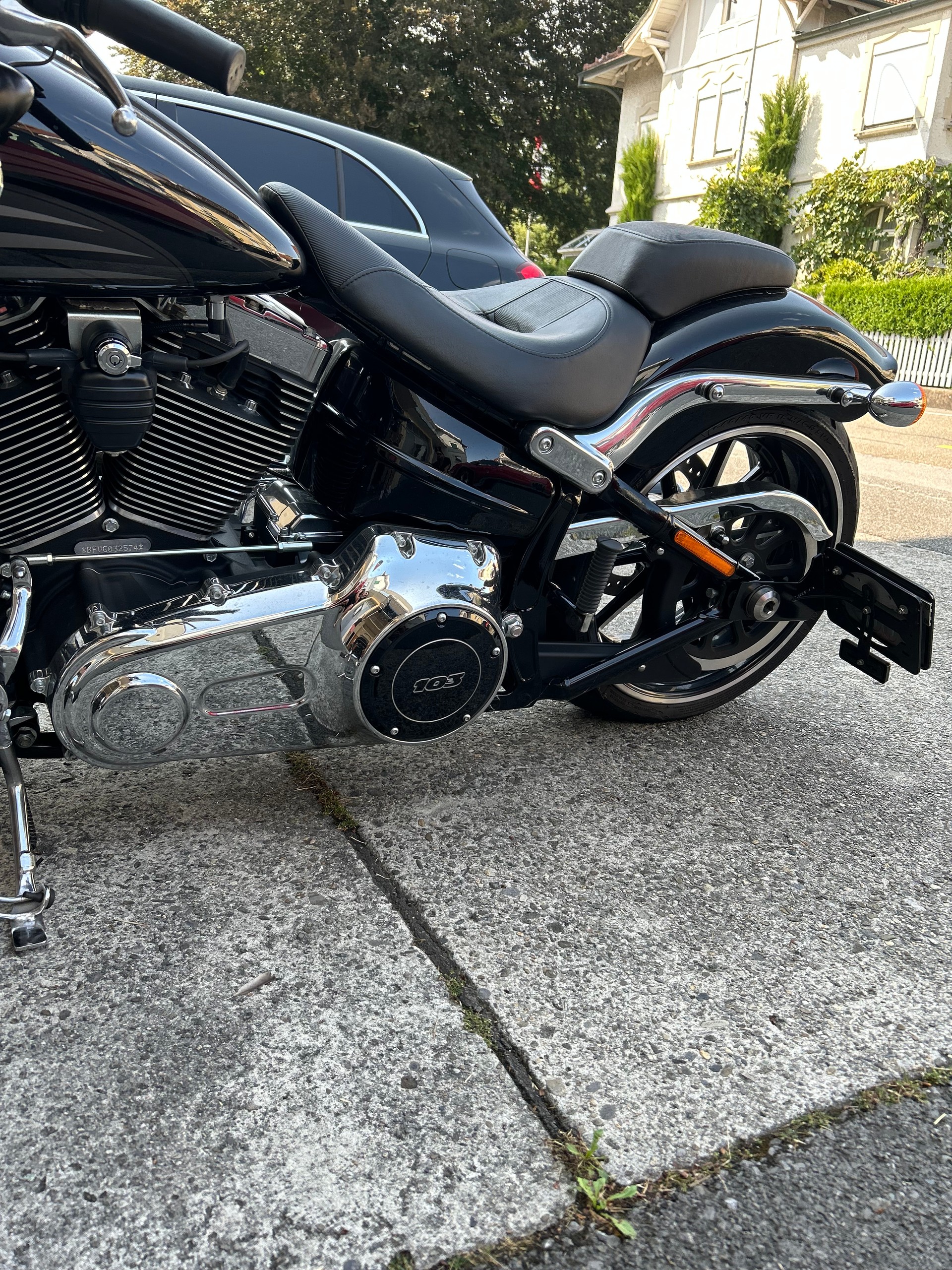 HARLEY-DAVIDSON Breakout-image-10