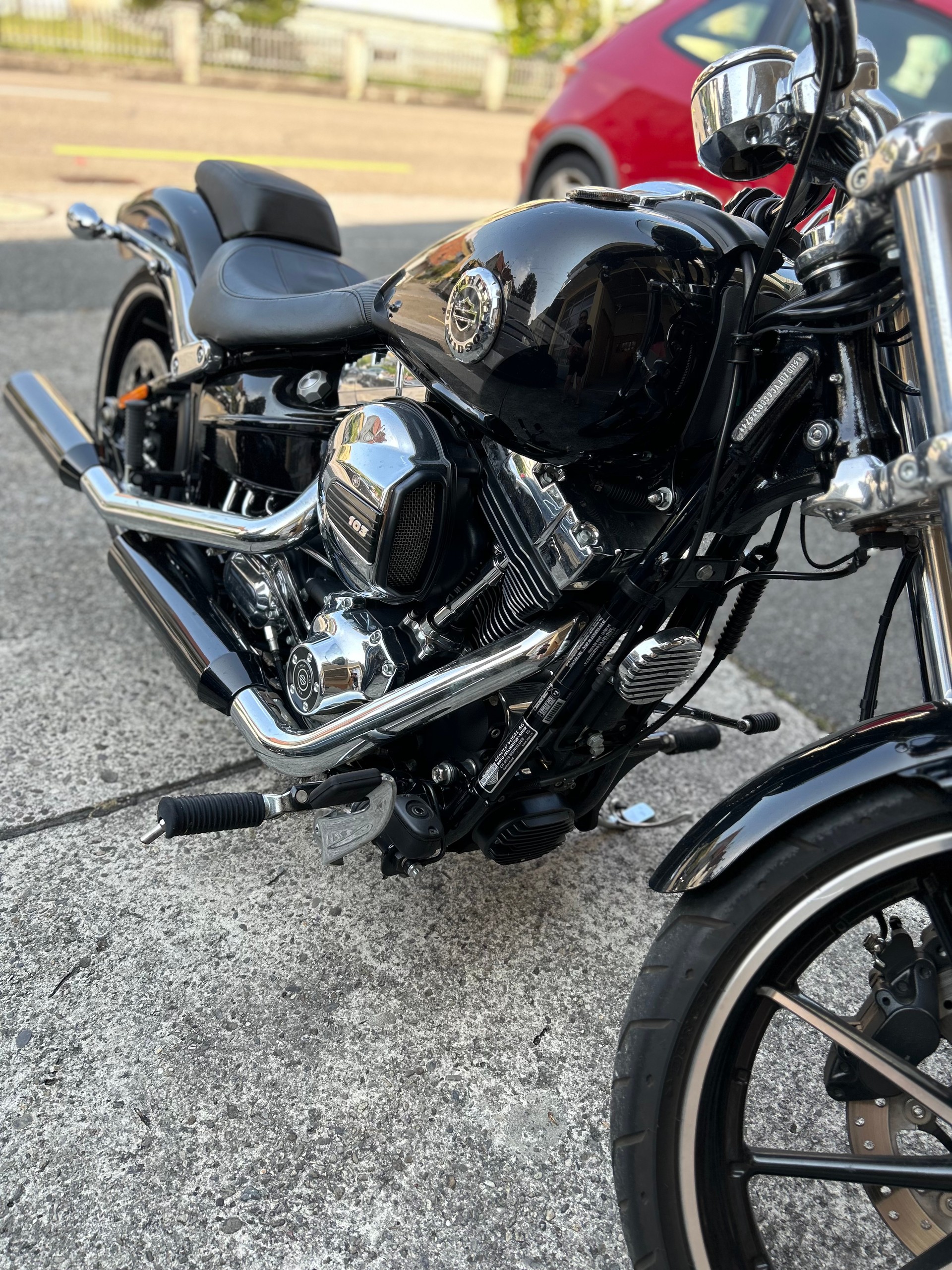 HARLEY-DAVIDSON Breakout-image-12