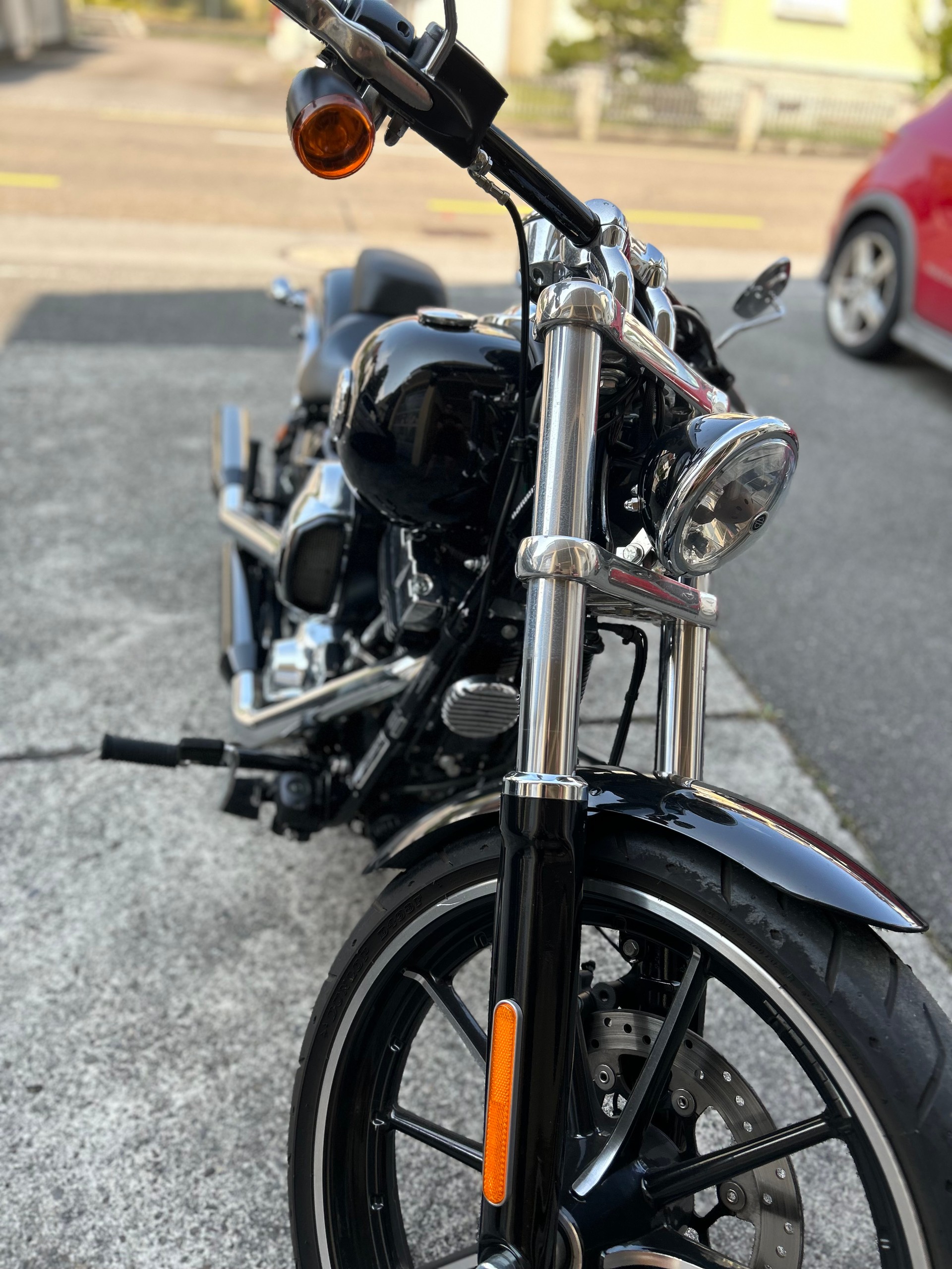 HARLEY-DAVIDSON Breakout-image-1