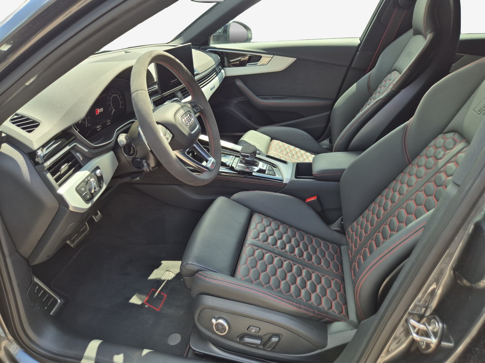 AUDI RS4 Avant quattro tiptronic-image-7