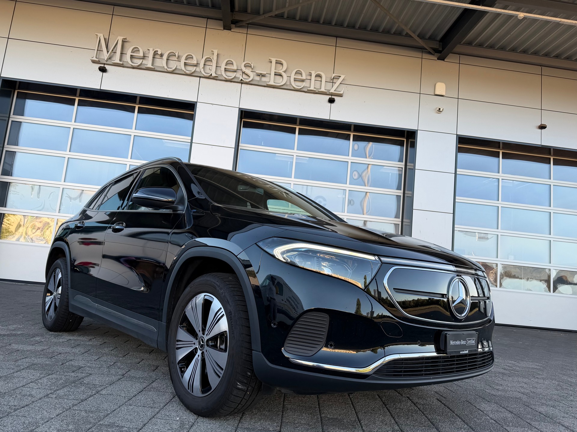 MERCEDES-BENZ EQA 300 4Matic