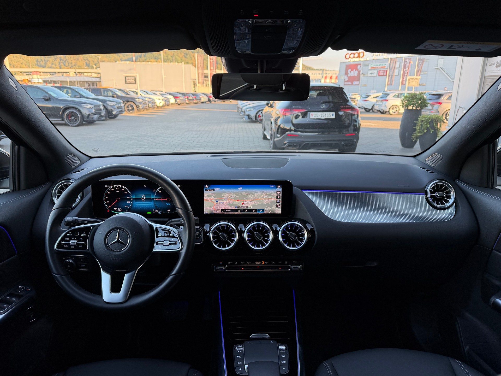 MERCEDES-BENZ EQA 300 4Matic-showroom-element-3