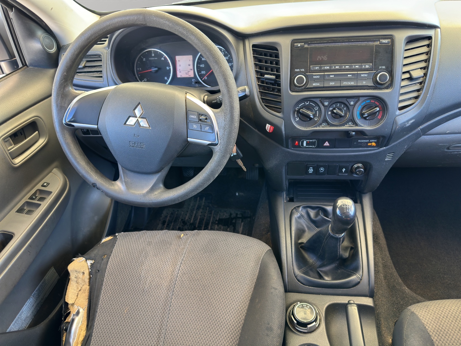 MITSUBISHI L 200 2.4 Value Double Cab-image-8