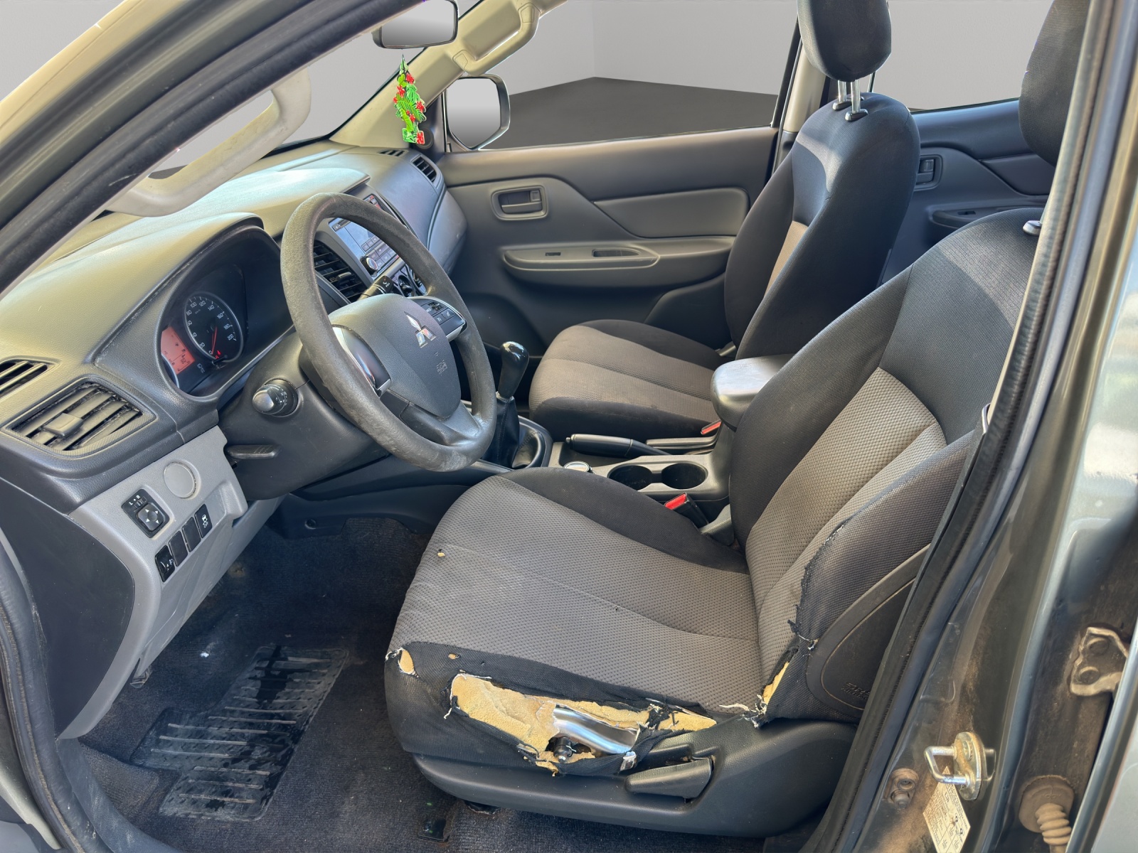 MITSUBISHI L 200 2.4 Value Double Cab-image-7