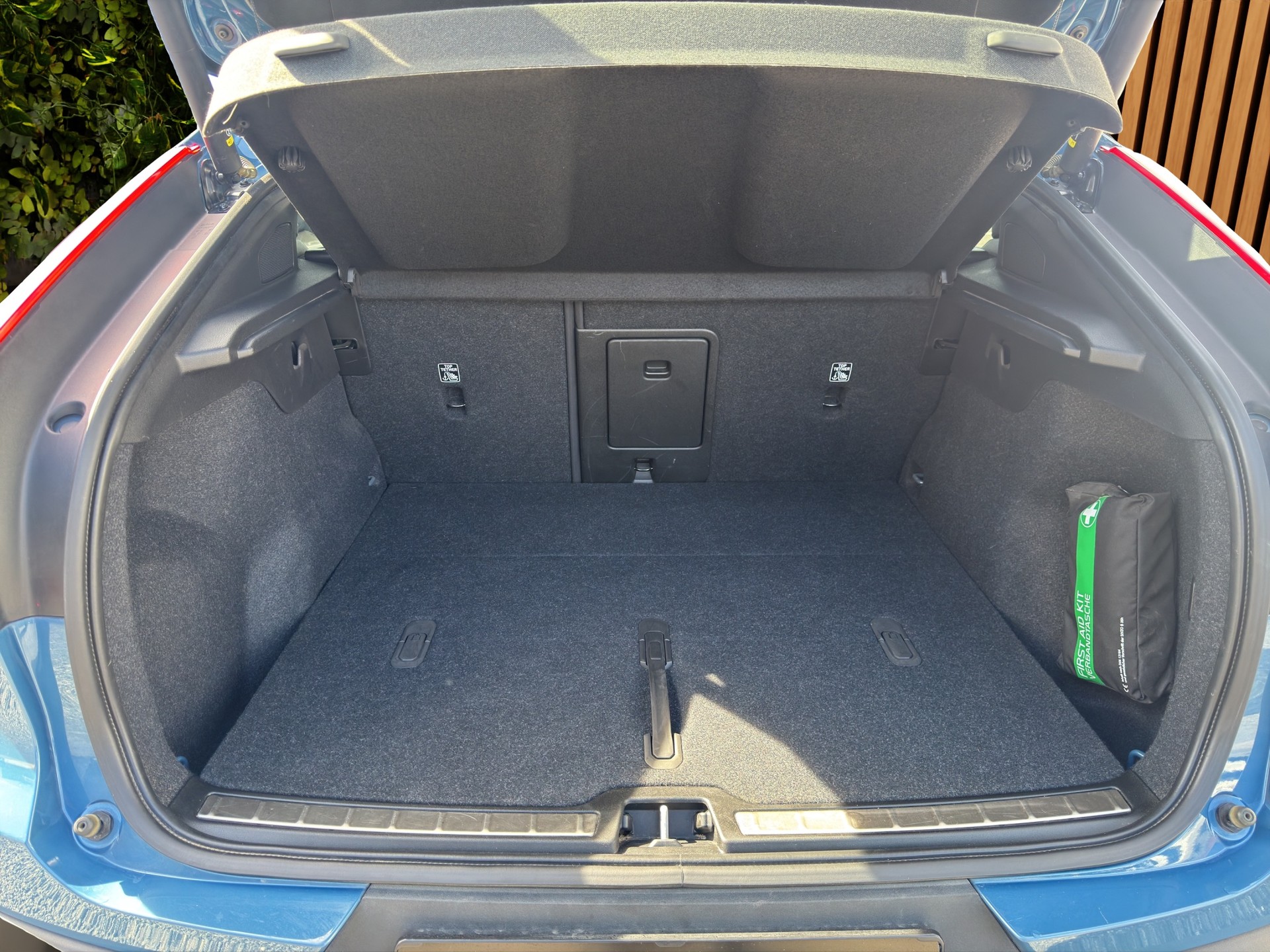 VOLVO C40 P8 Twin Recharge Ultimate AWD-image-15