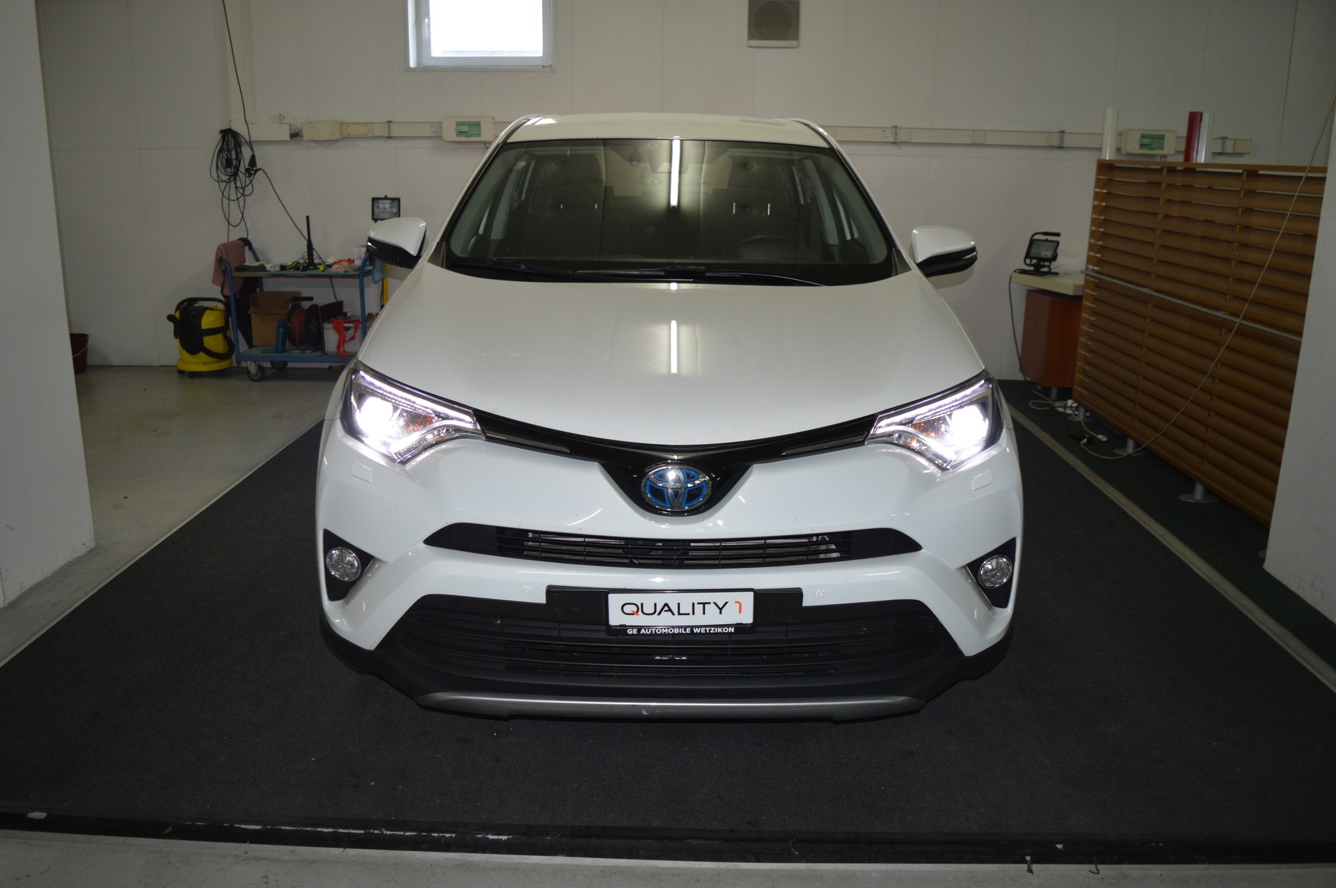 TOYOTA RAV-4 2.5 HSD Trend e-CVT-showroom-element-1