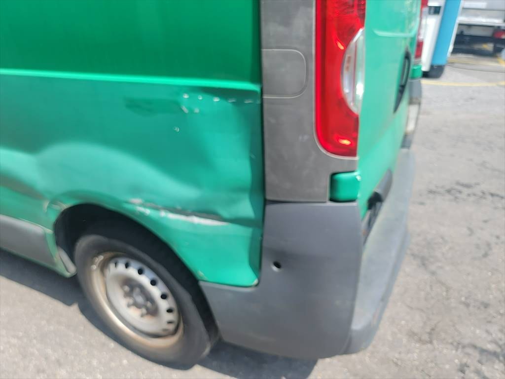 RENAULT Trafic 2.0 dCi 115 2.9t L1H1-image-12