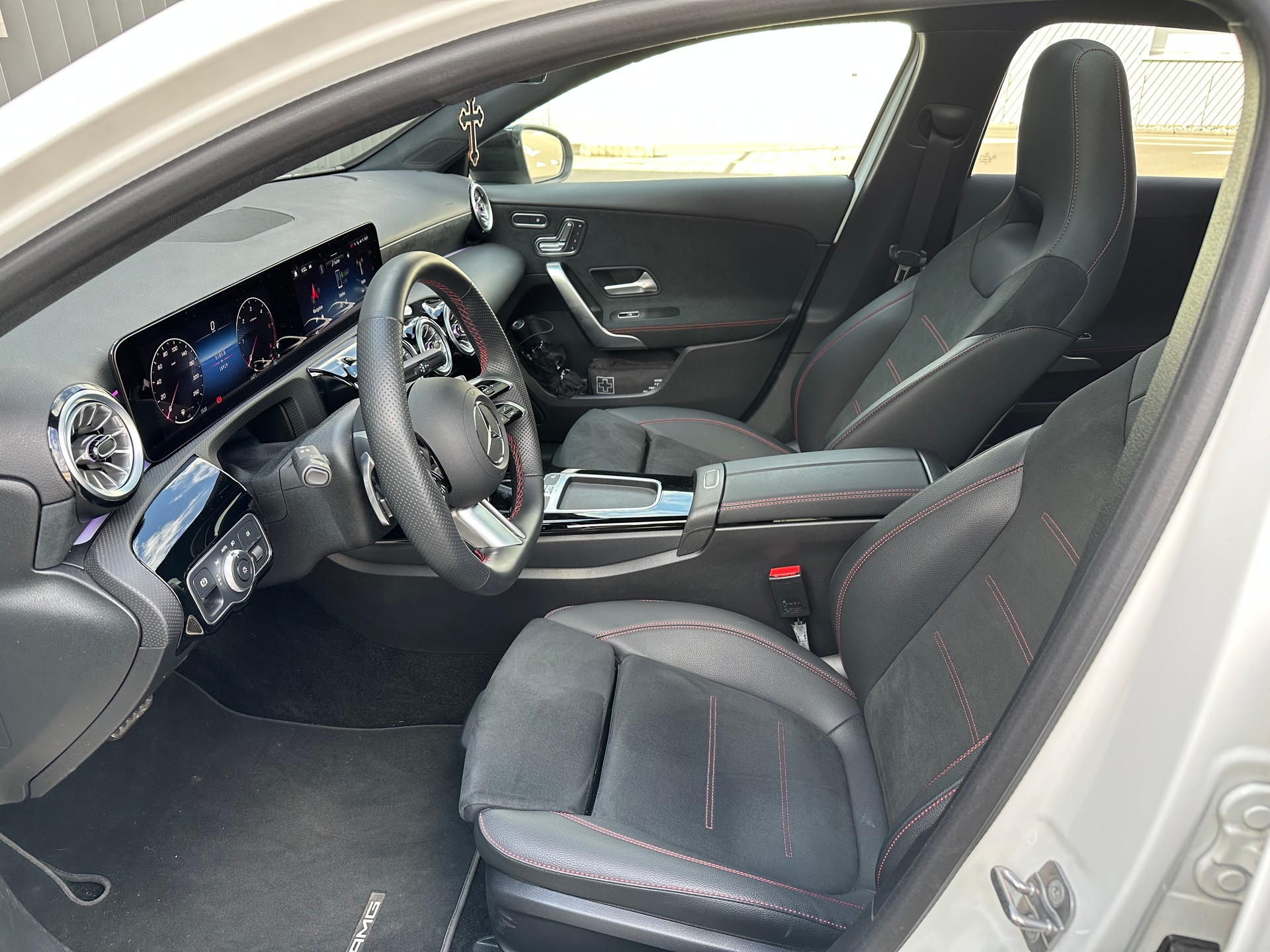MERCEDES-BENZ A 220 d 8G-DCT-image-5