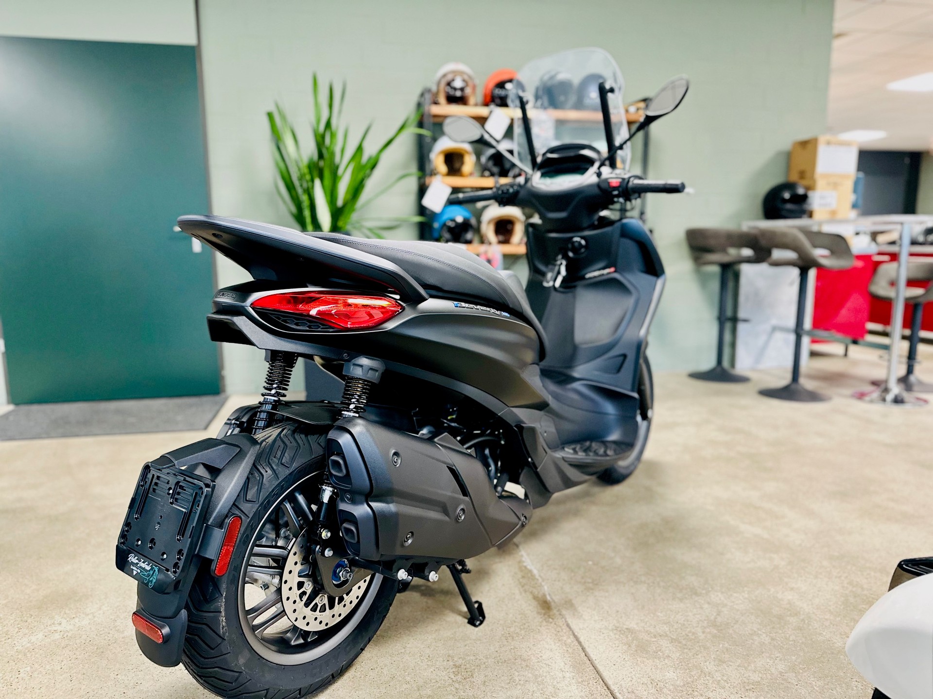 PIAGGIO Beverly 400 Sport-image-2