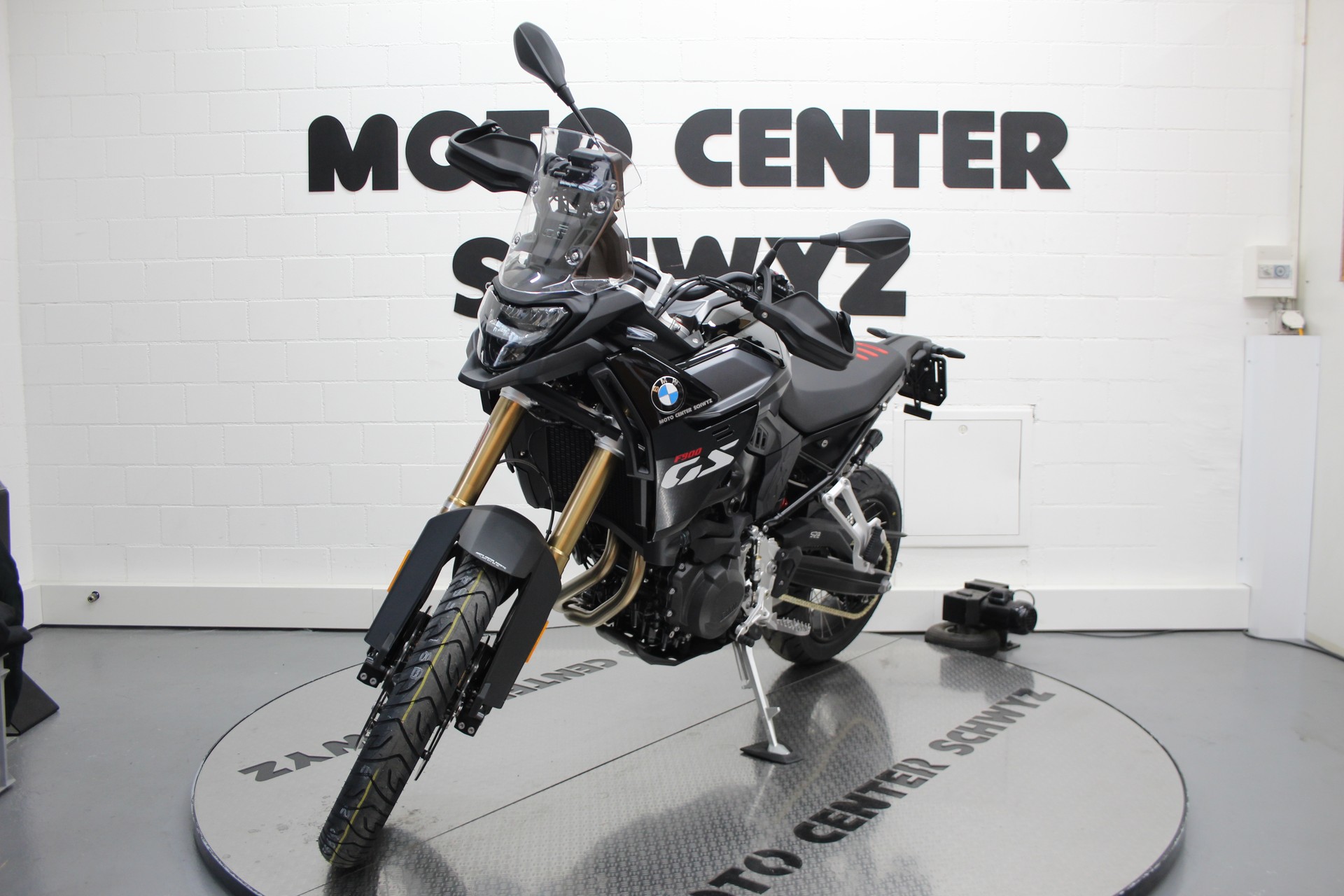 BMW F 900 GS-image-3