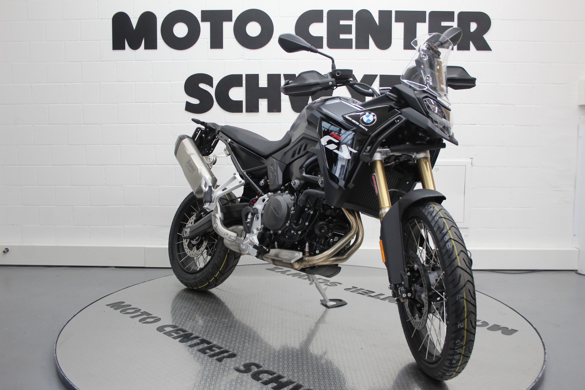 BMW F 900 GS-image-1