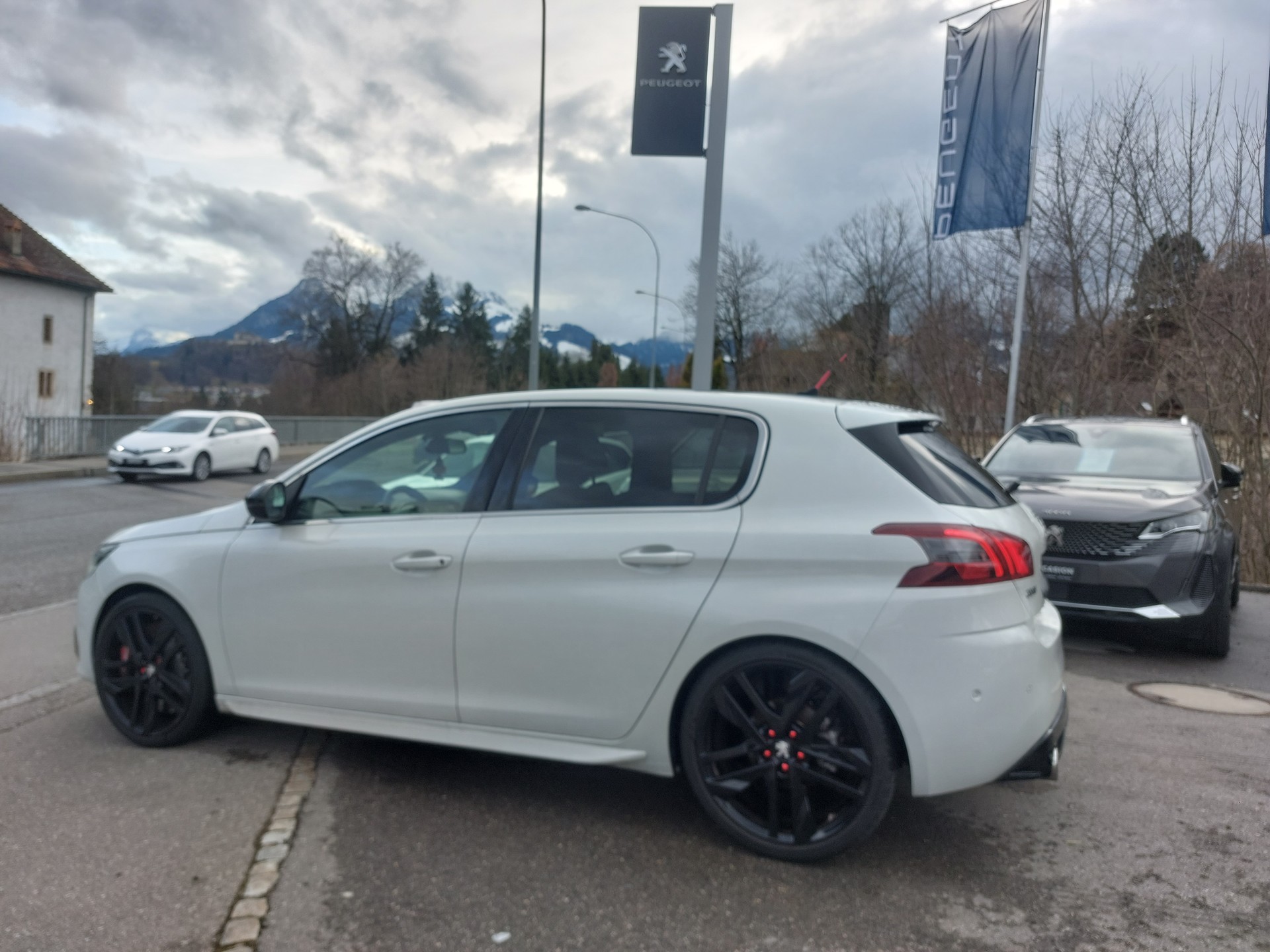 PEUGEOT 308 1.6 THP GTi-image-1