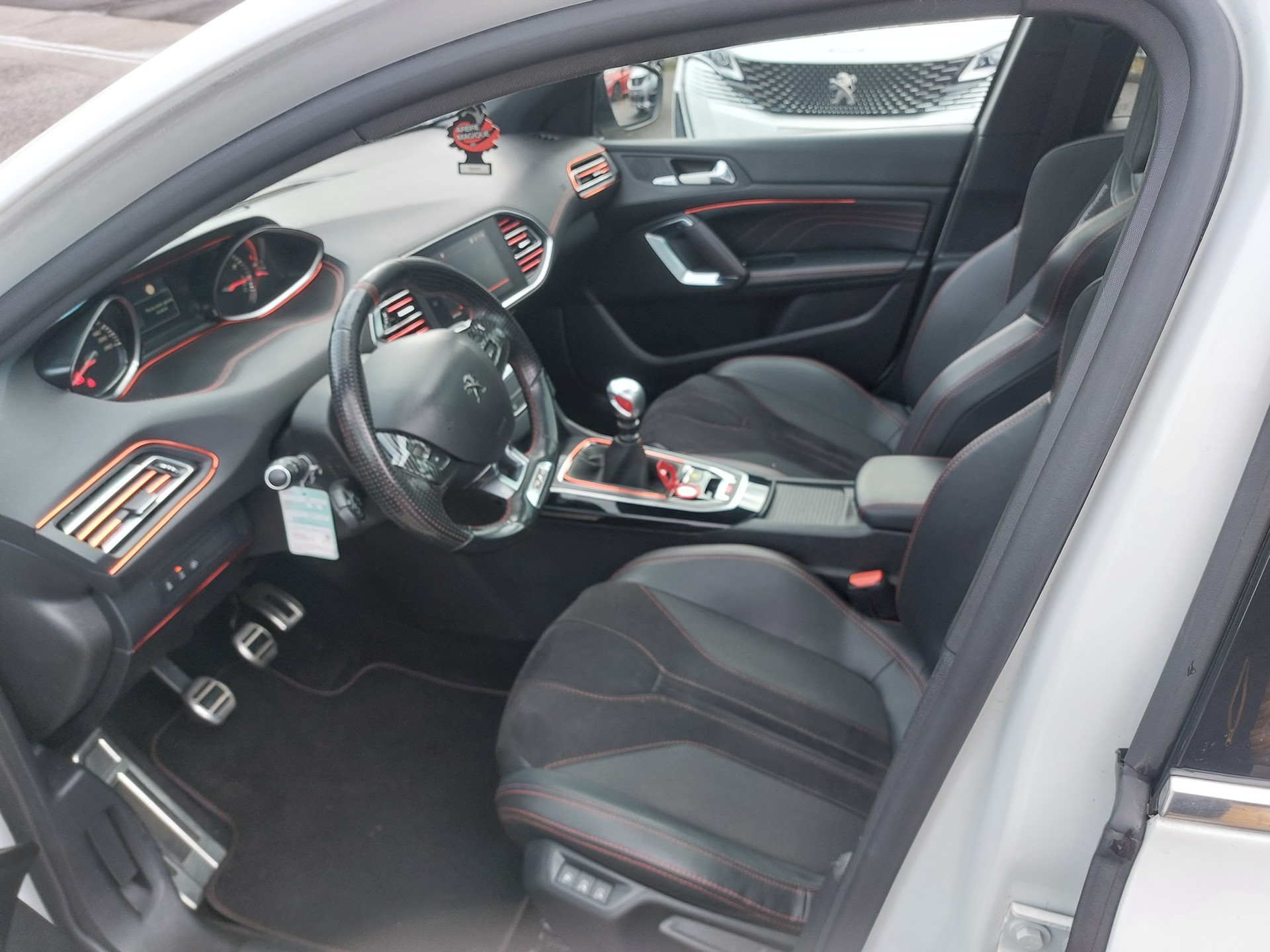 PEUGEOT 308 1.6 THP GTi-image-8