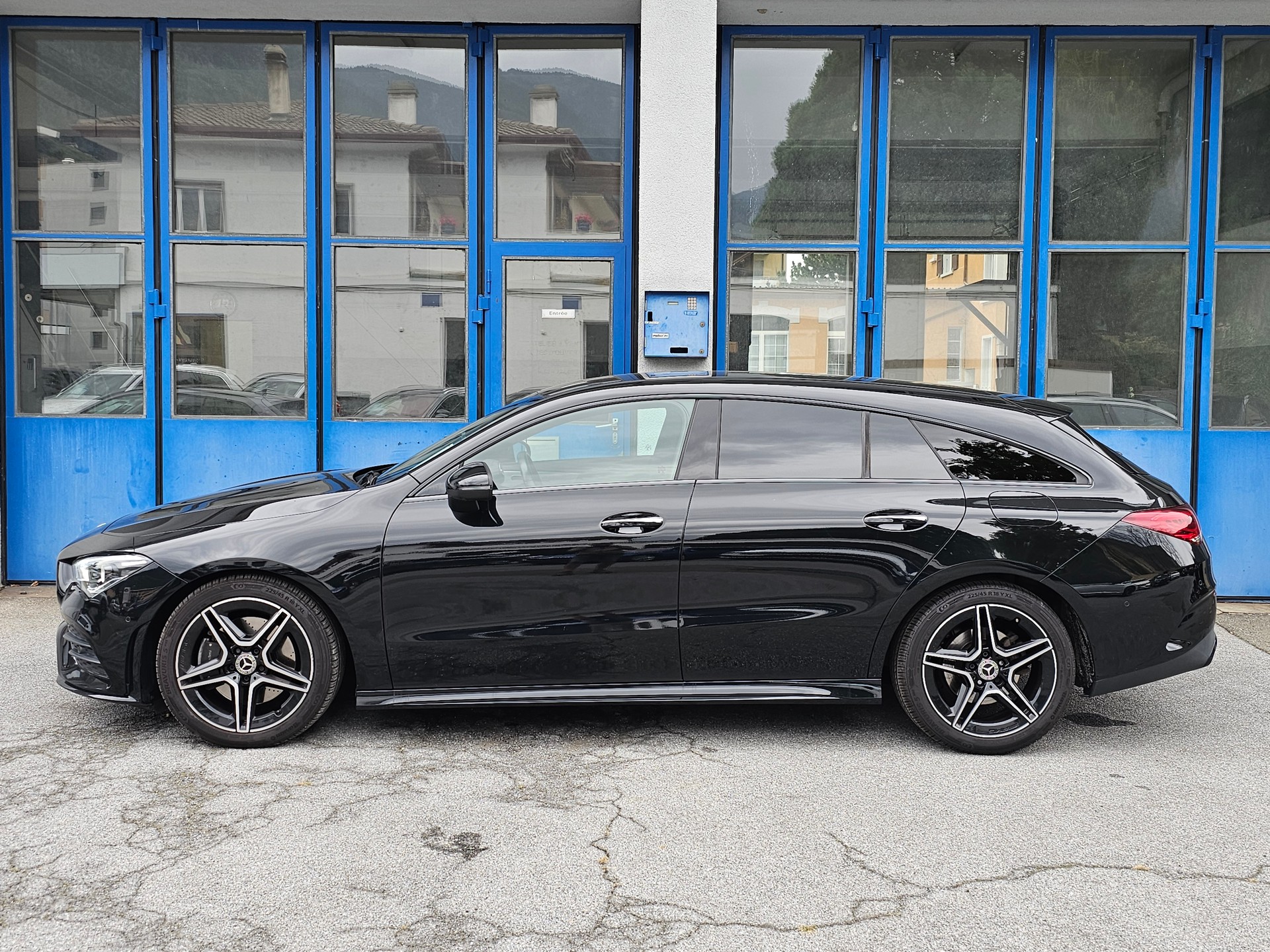 MERCEDES-BENZ CLA Shooting Brake 200 AMG Line 7G-DCT-showroom-element-2