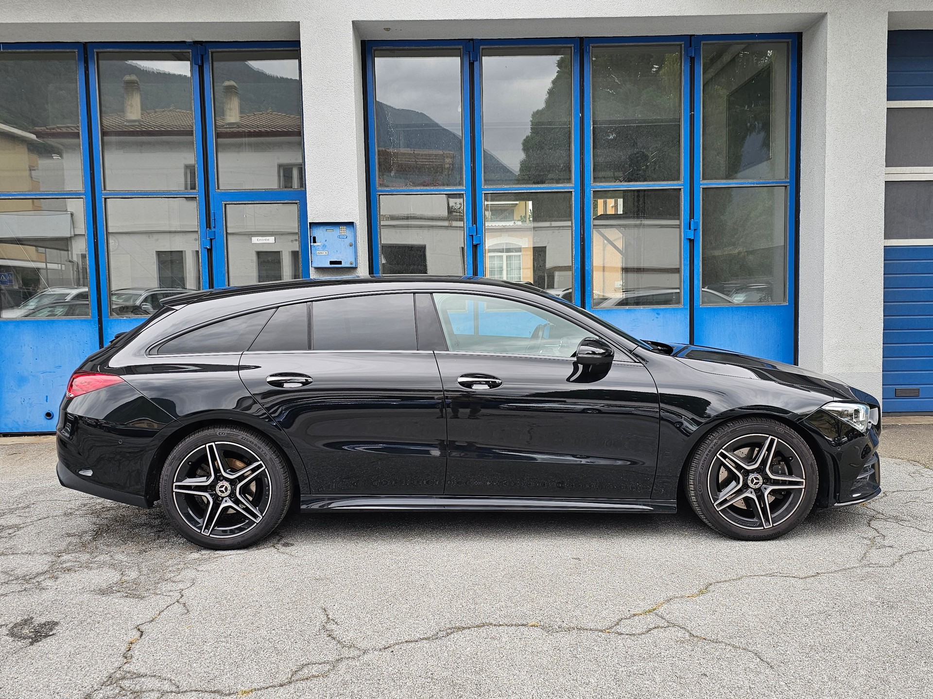 MERCEDES-BENZ CLA Shooting Brake 200 AMG Line 7G-DCT-image-6