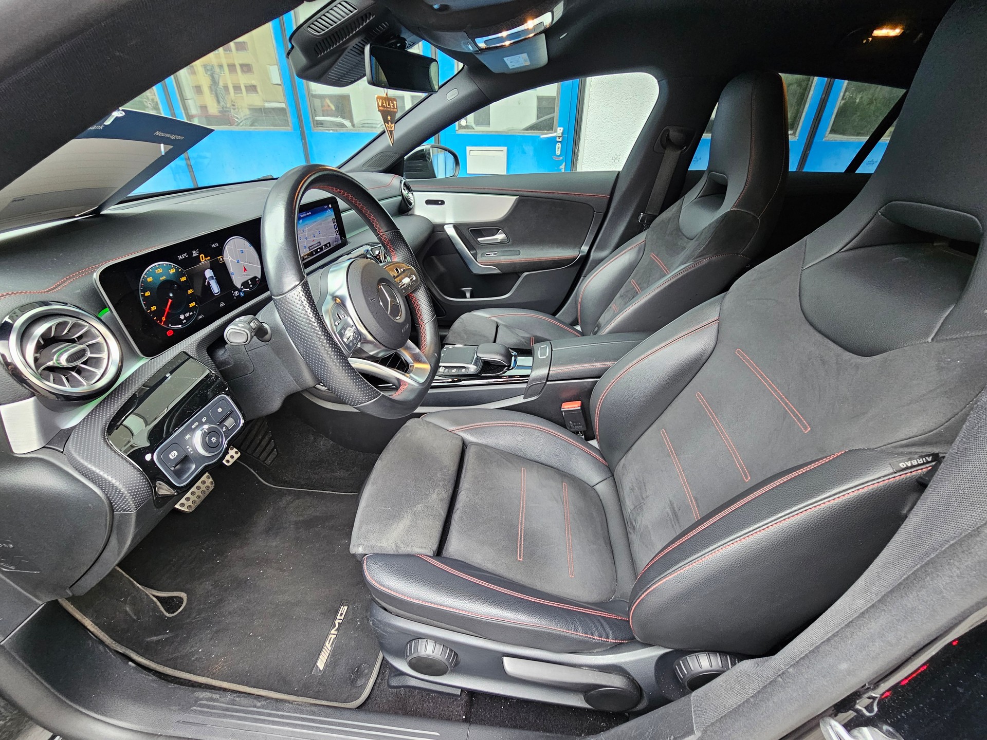 MERCEDES-BENZ CLA Shooting Brake 200 AMG Line 7G-DCT-image-9