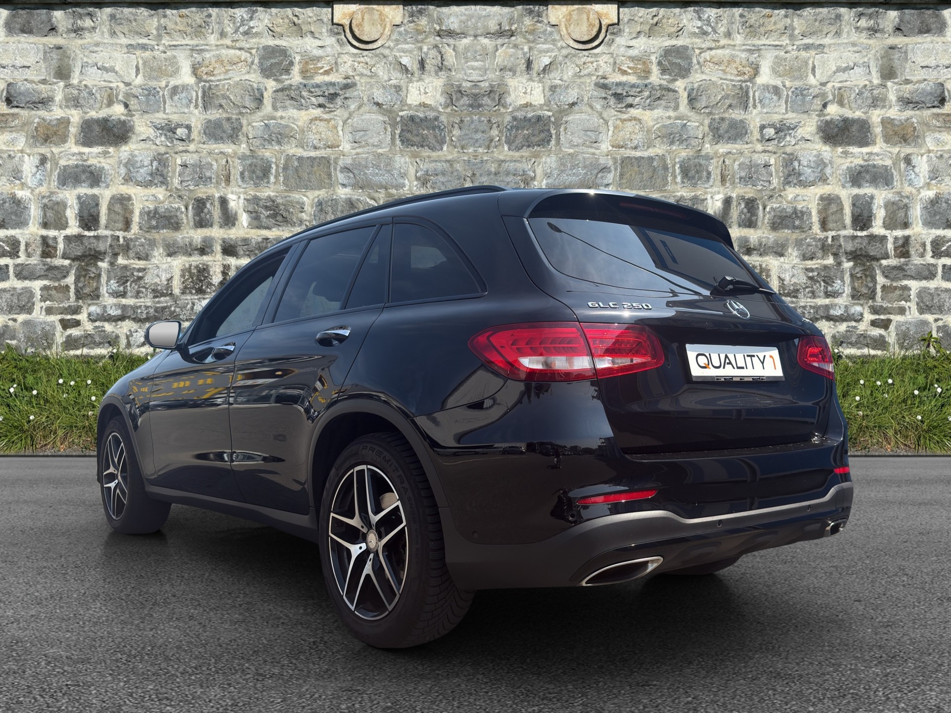 MERCEDES-BENZ GLC 250 Exclusive 4Matic 9G-Tronic-showroom-element-3