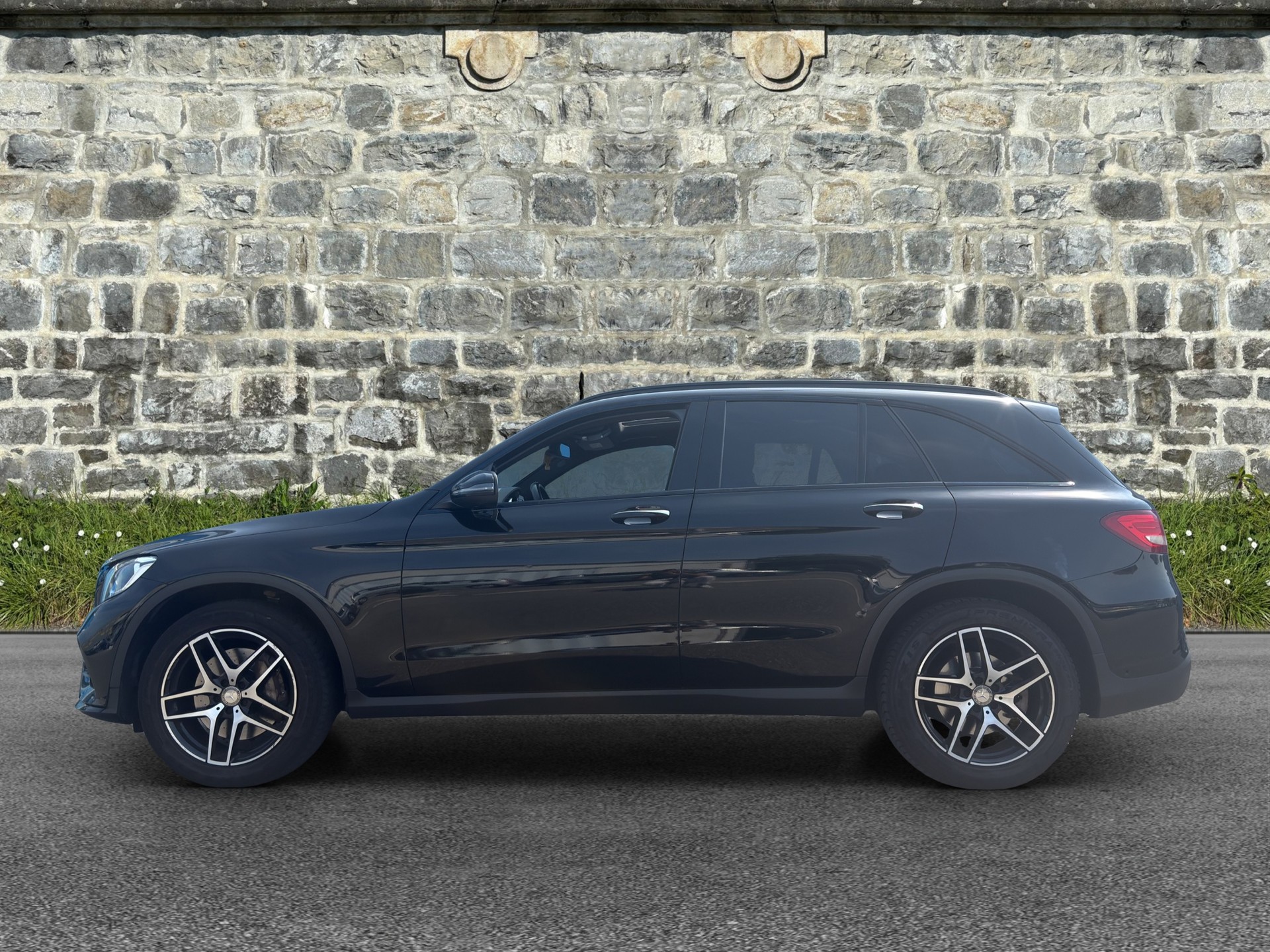 MERCEDES-BENZ GLC 250 Exclusive 4Matic 9G-Tronic-showroom-element-2