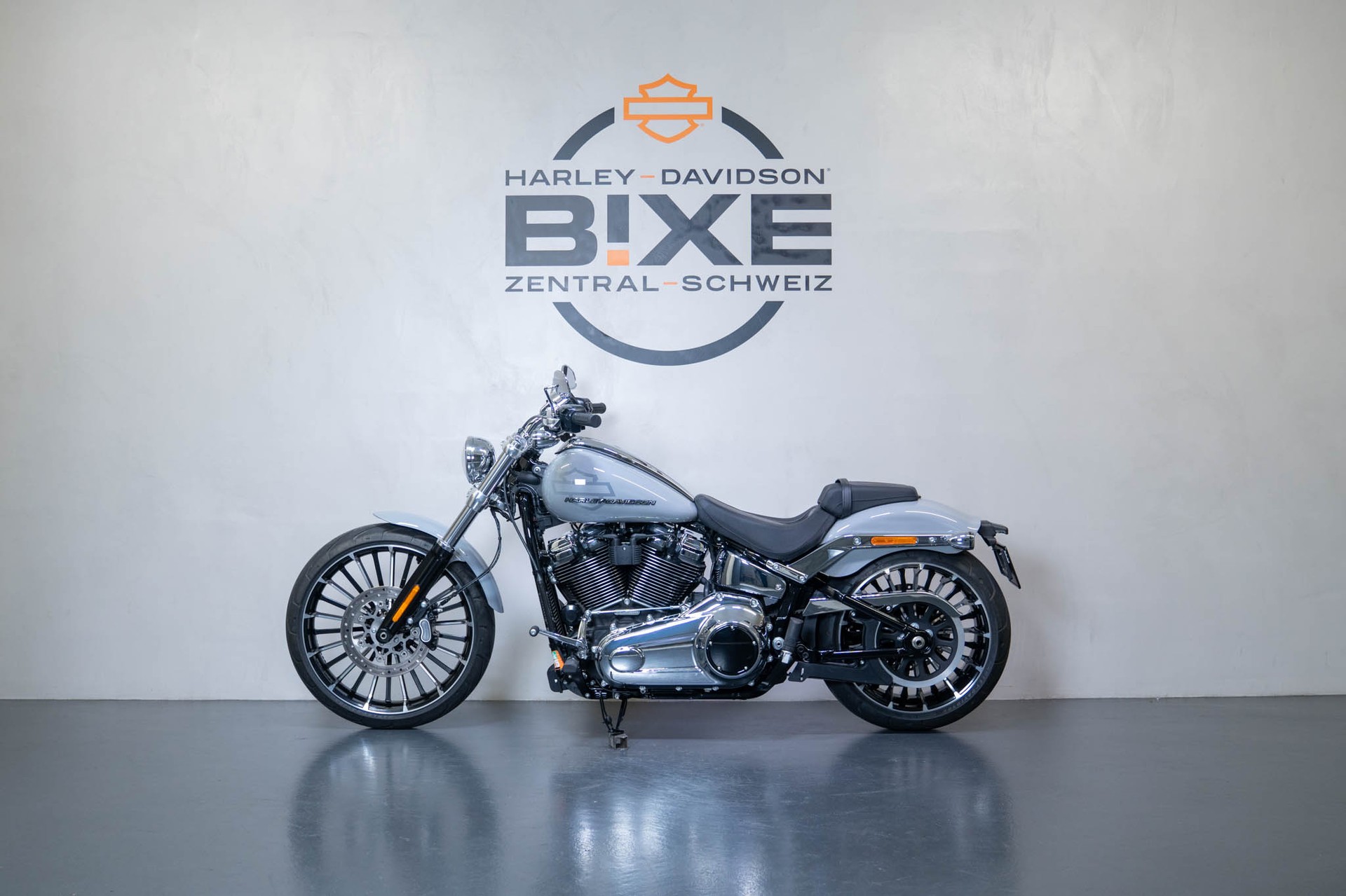 HARLEY-DAVIDSON FXBR Breakout 117-image-1