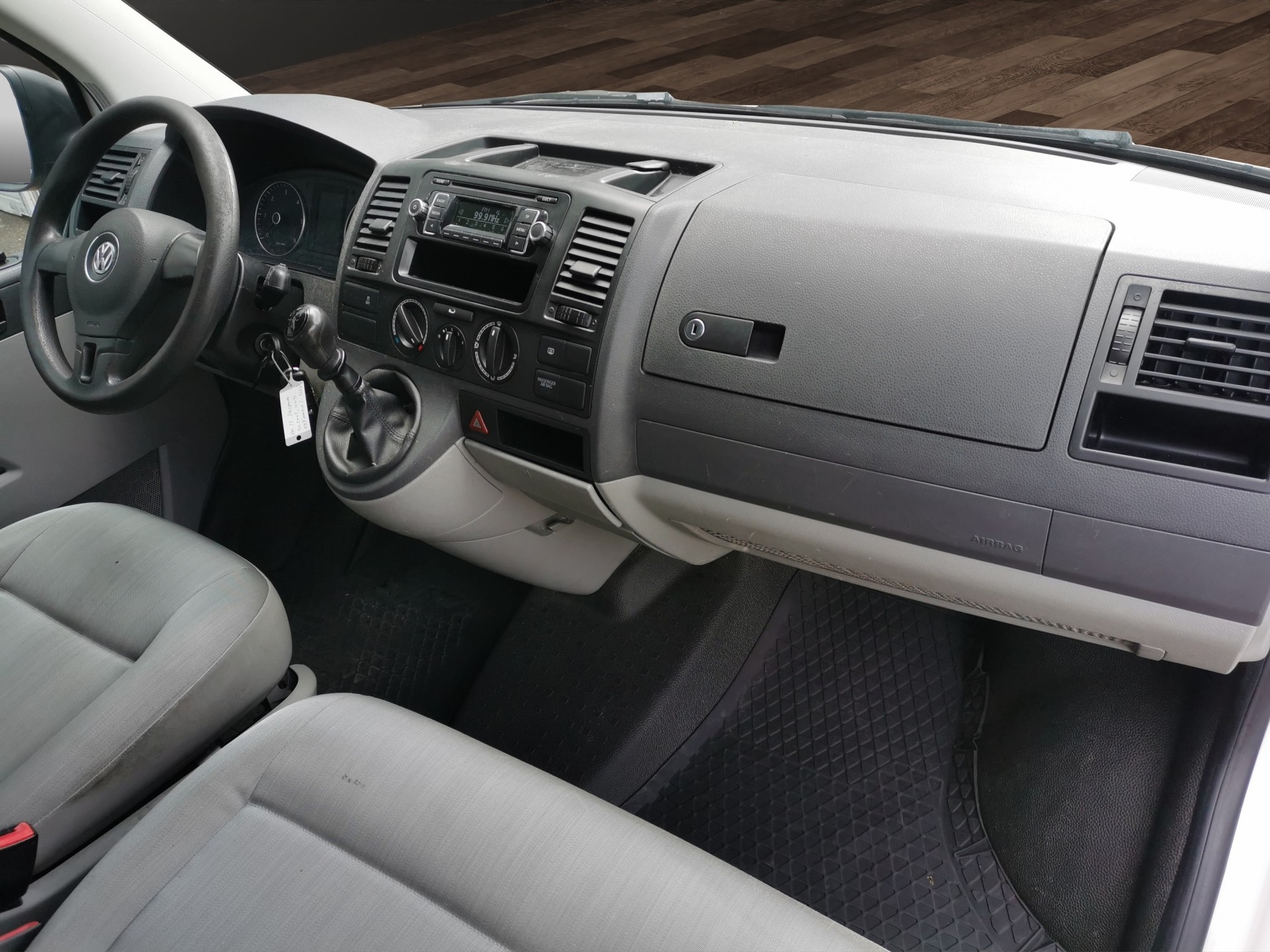 VW T5 2.0 TDI-image-13