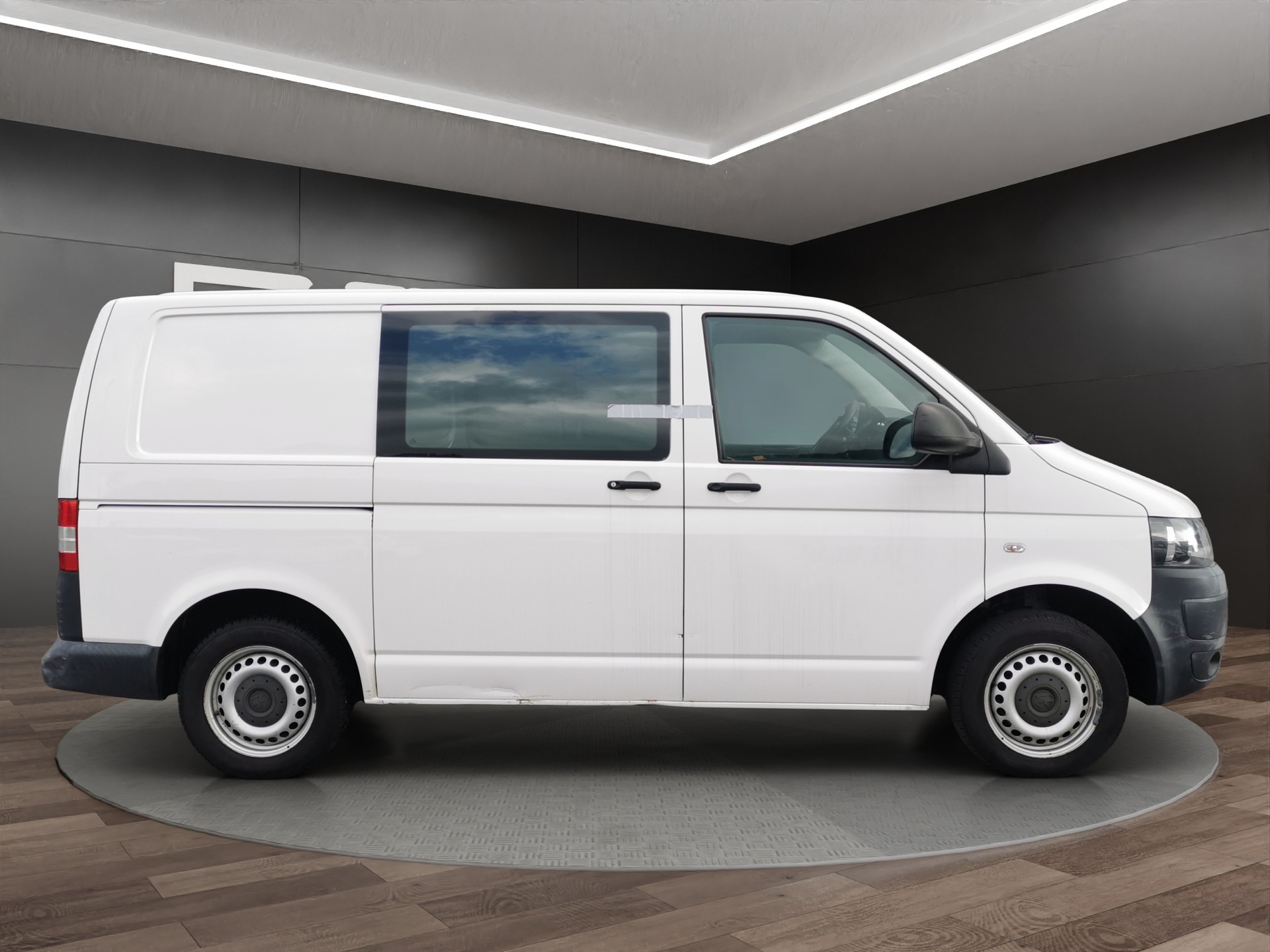 VW T5 2.0 TDI-showroom-element-3
