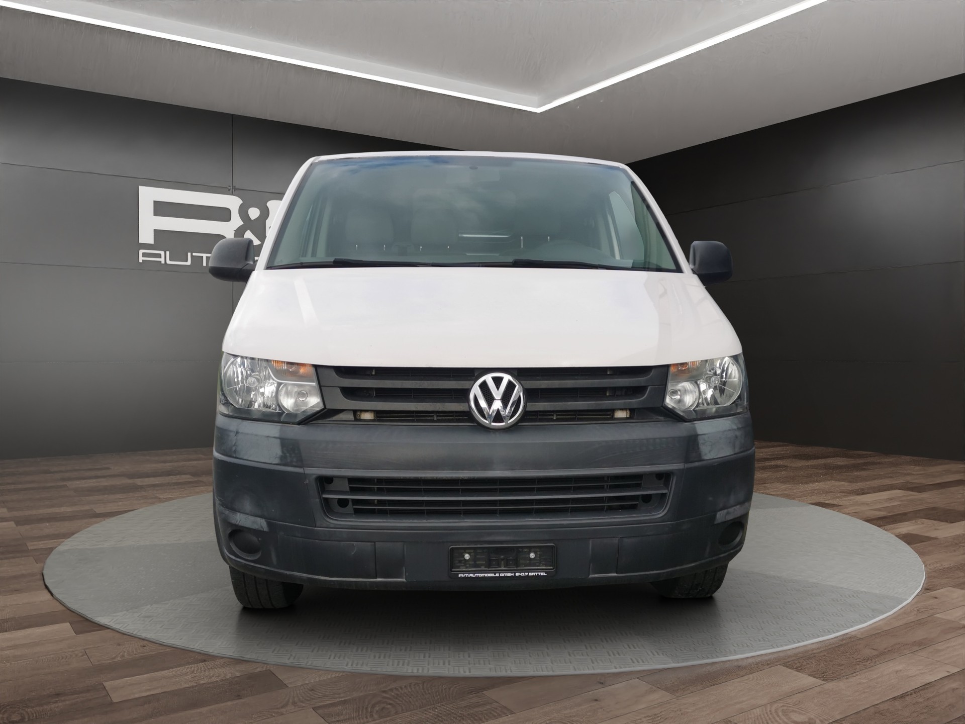 VW T5 2.0 TDI-showroom-element-1