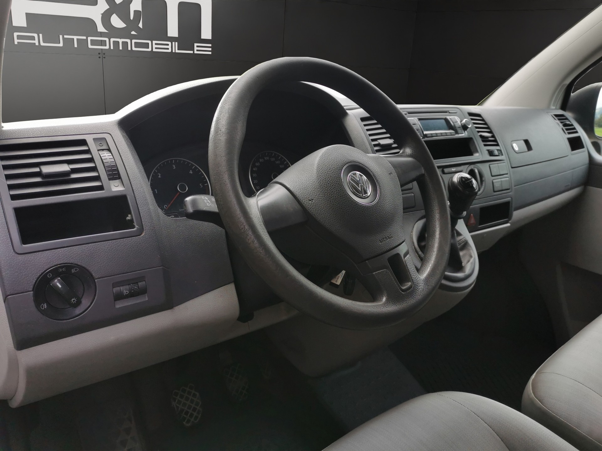 VW T5 2.0 TDI-image-8