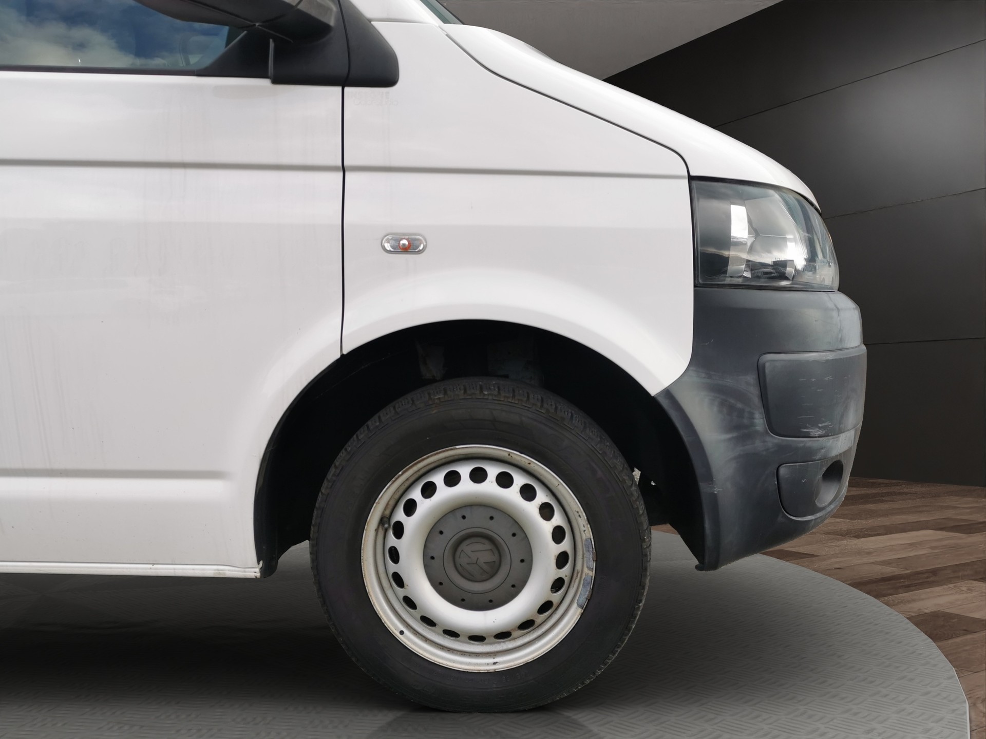 VW T5 2.0 TDI-showroom-element-2