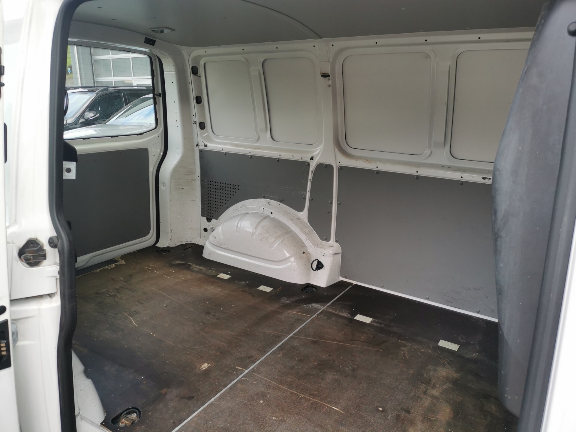 VW T5 2.0 TDI-image-11