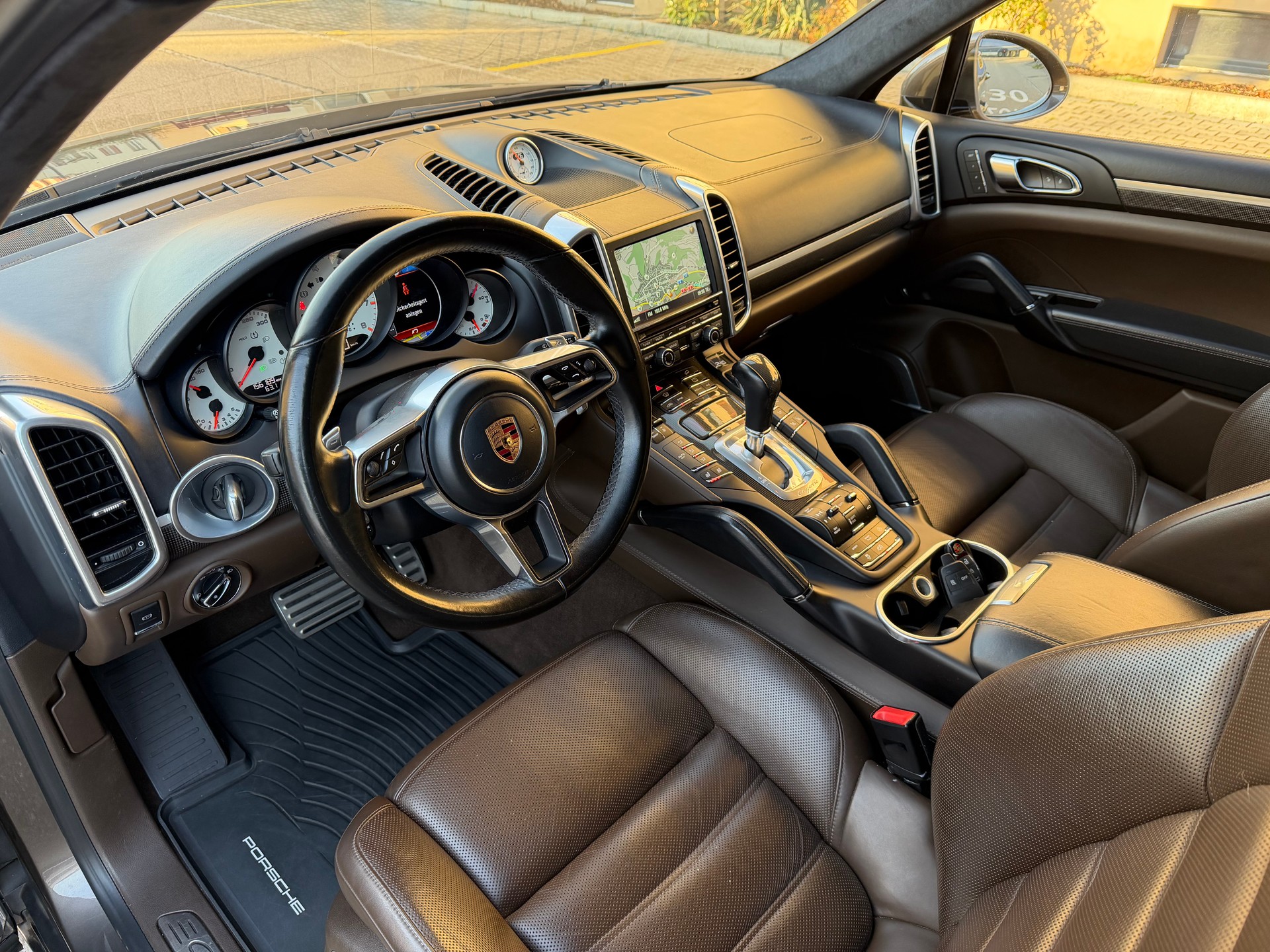 PORSCHE Cayenne Turbo S-image-12