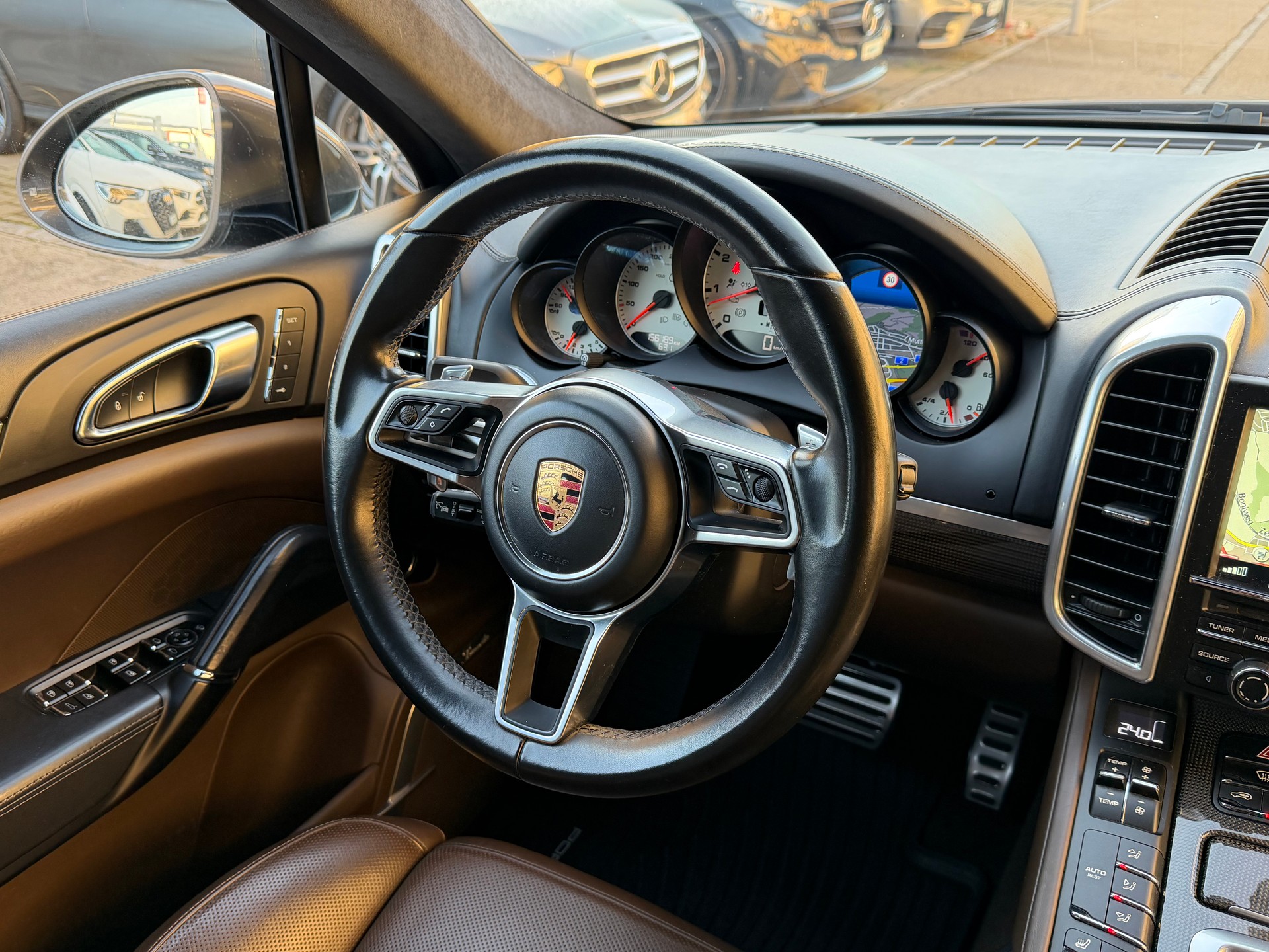 PORSCHE Cayenne Turbo S-image-25