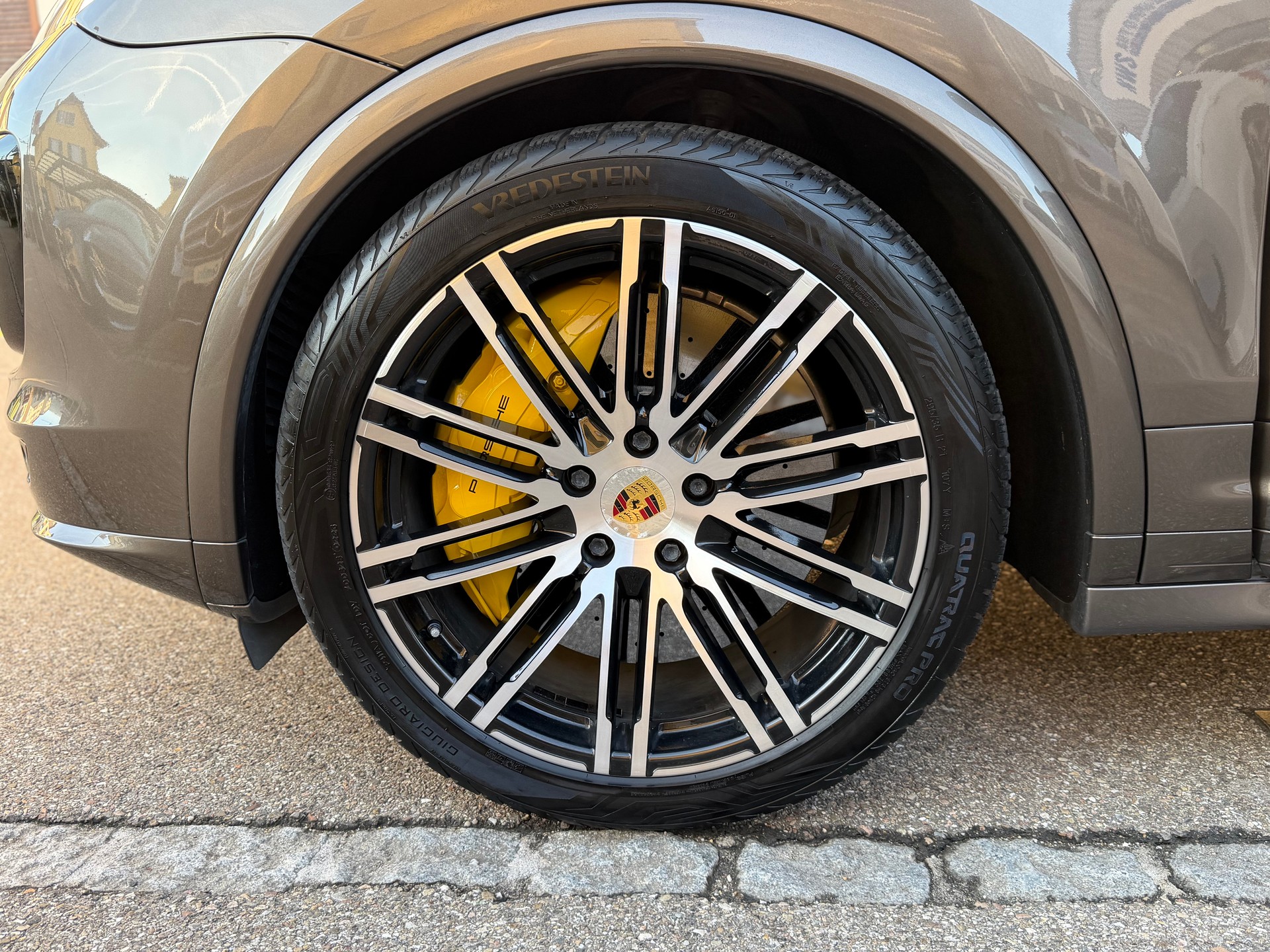 PORSCHE Cayenne Turbo S-image-10