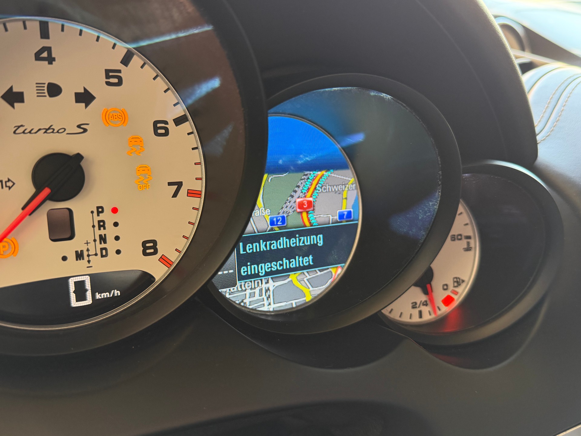 PORSCHE Cayenne Turbo S-image-18
