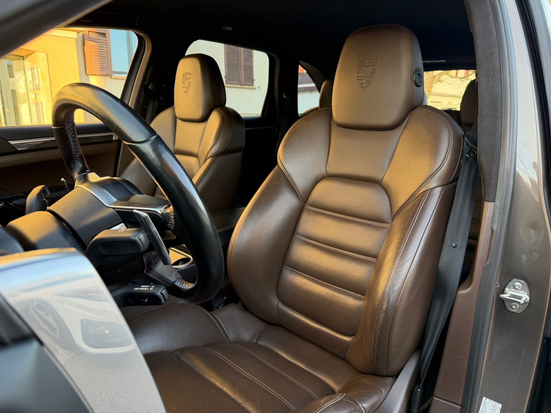 PORSCHE Cayenne Turbo S-image-13