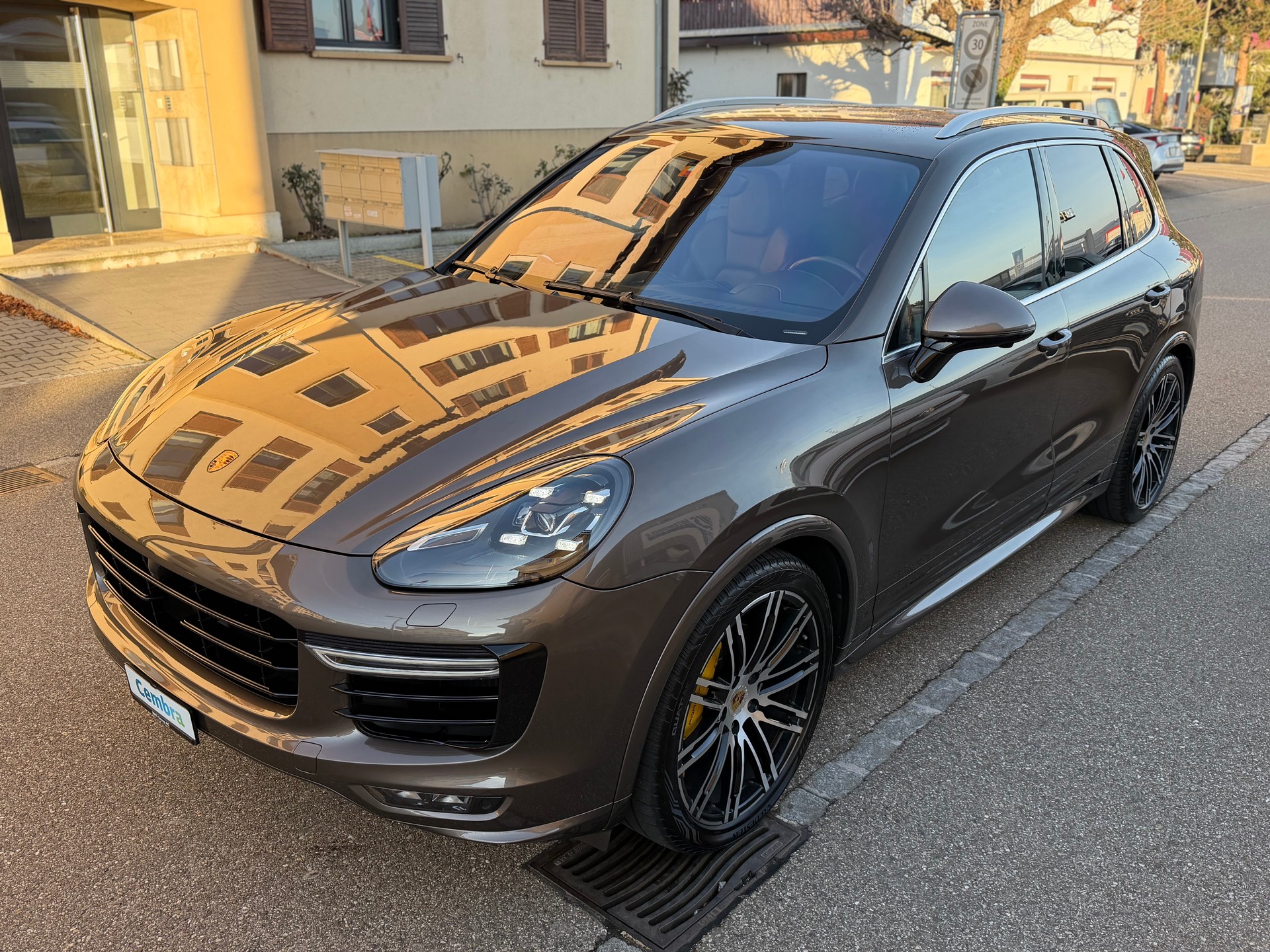 PORSCHE Cayenne Turbo S-image-9