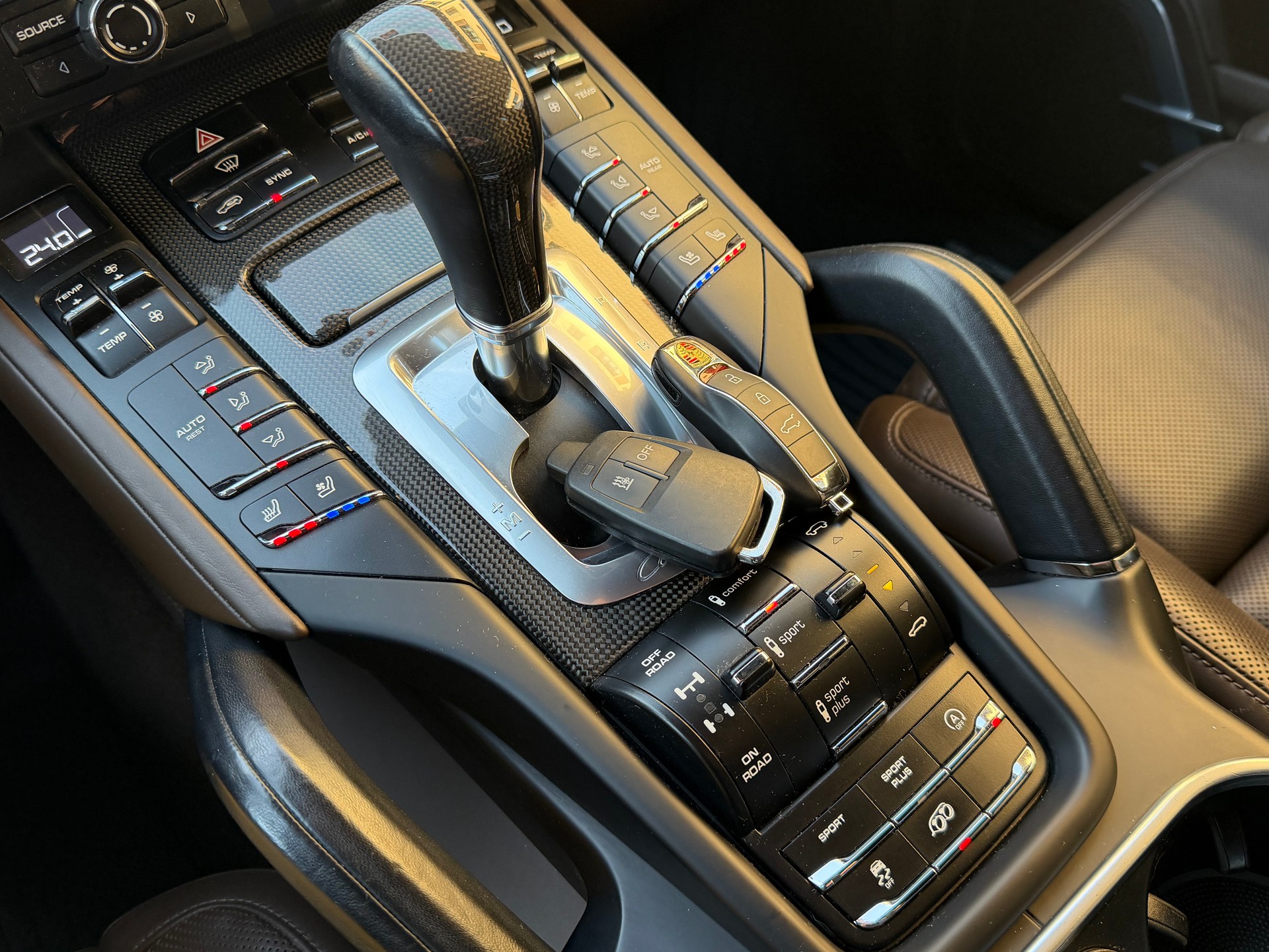PORSCHE Cayenne Turbo S-image-22