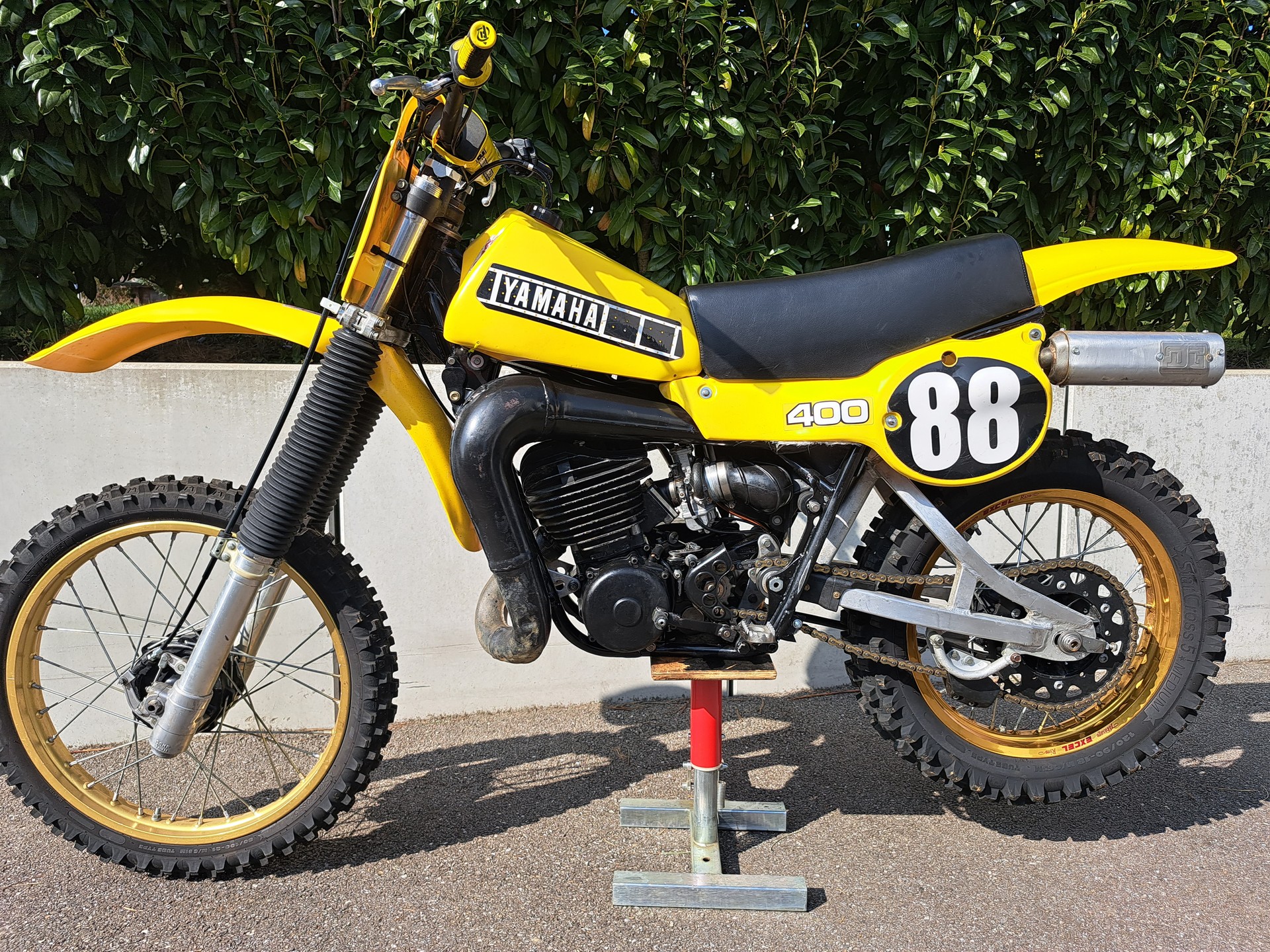 YAMAHA YZ 400-image-10