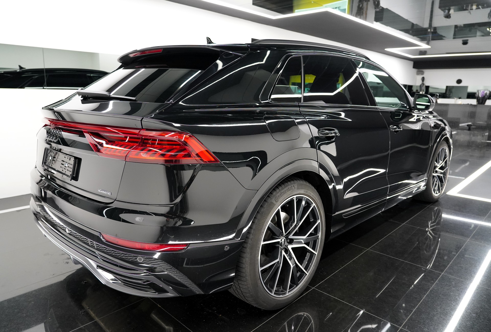 AUDI Q8 55 TFSI quattro-showroom-element-3