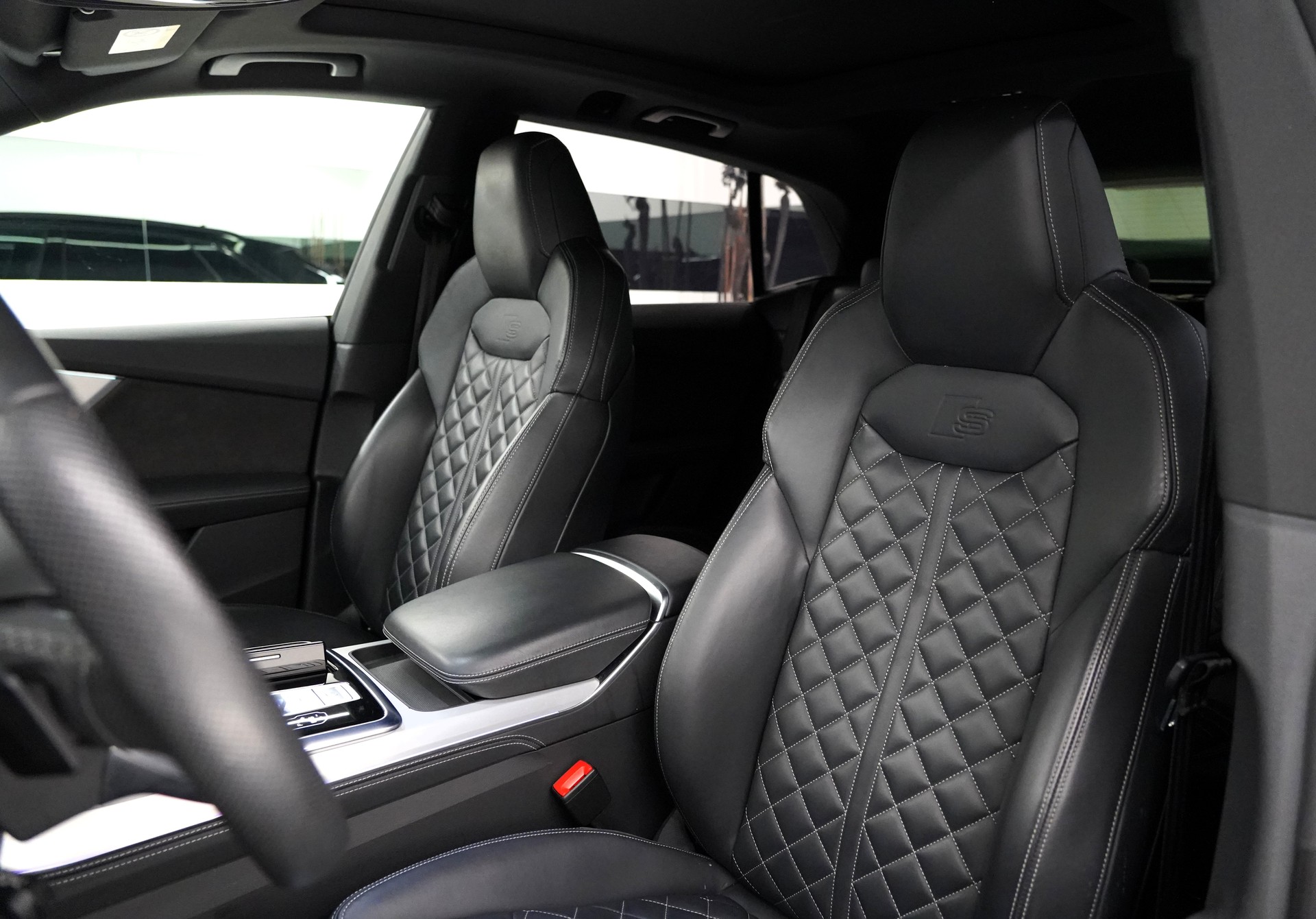 AUDI Q8 55 TFSI quattro-image-7