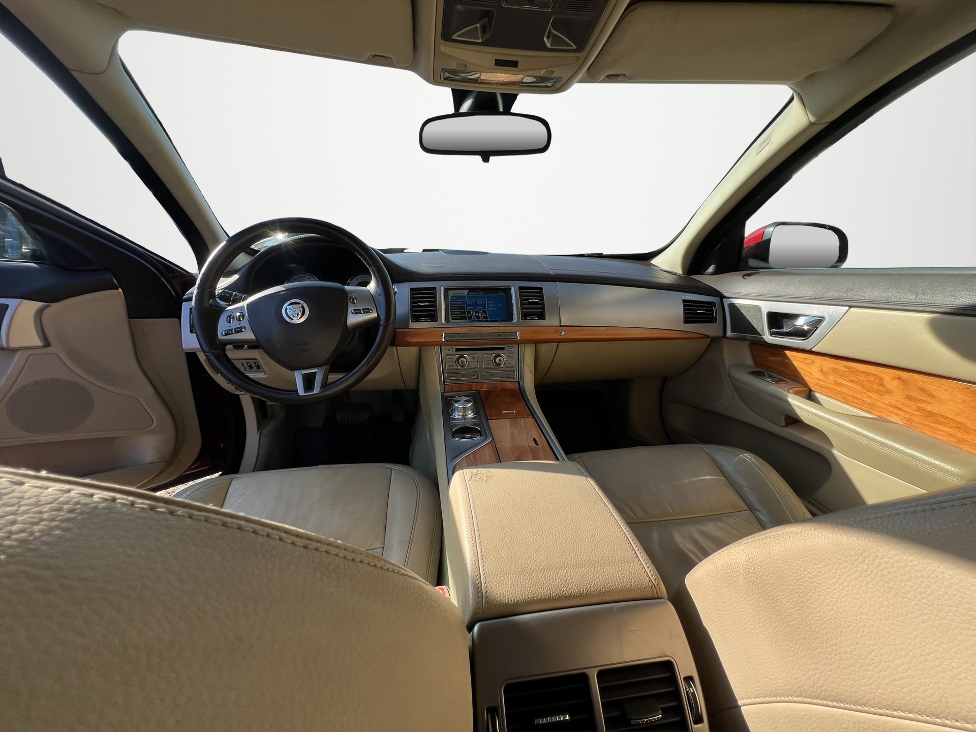 JAGUAR XF 3.0 Greenwich Luxury-image-12
