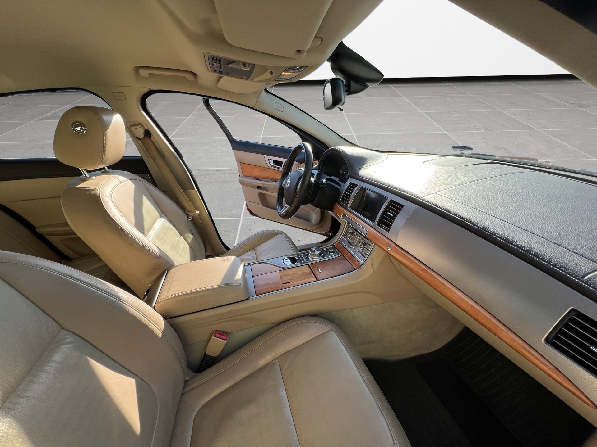 JAGUAR XF 3.0 Greenwich Luxury-image-13