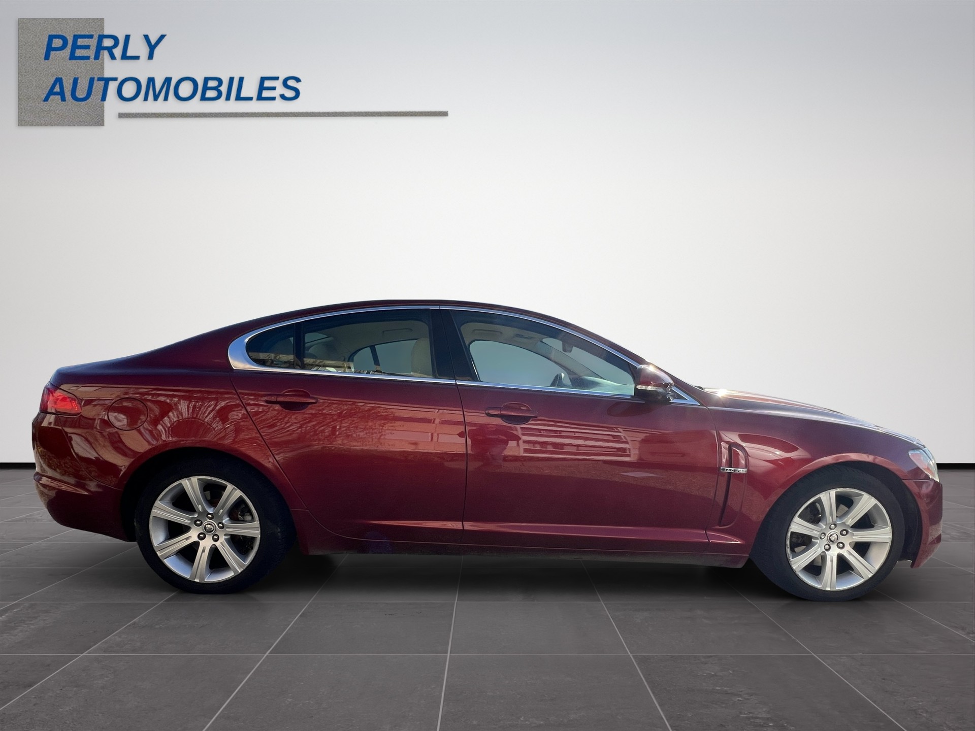 JAGUAR XF 3.0 Greenwich Luxury-image-6