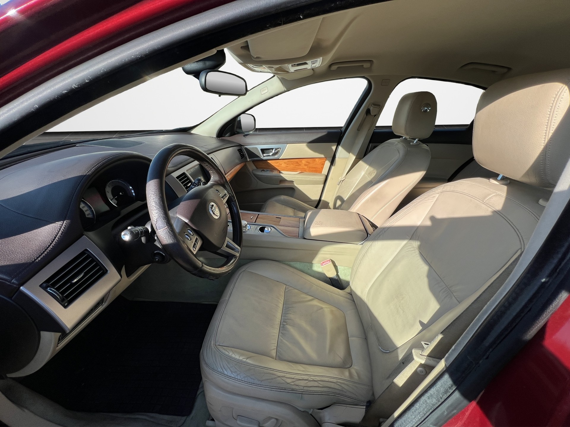 JAGUAR XF 3.0 Greenwich Luxury-image-8